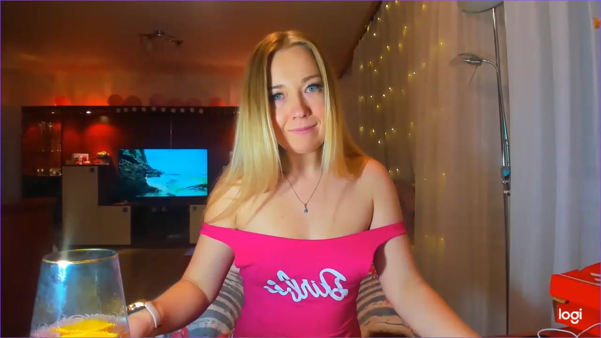 Gallery image thumbnail from FlamingoDream's myfreecams stream on, 03/10/2023, 24:03 image 5 of 20