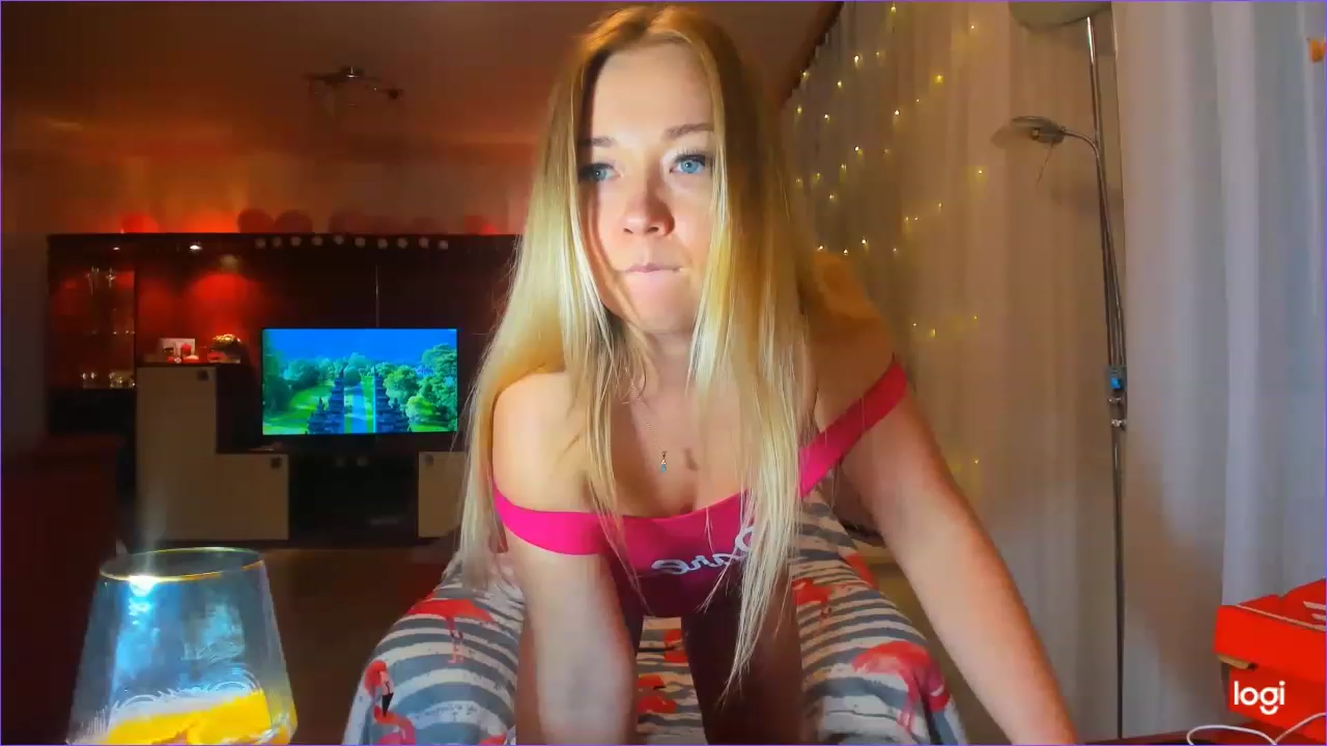 Gallery image thumbnail from FlamingoDream's myfreecams stream on, 03/10/2023, 24:03 image 3 of 20