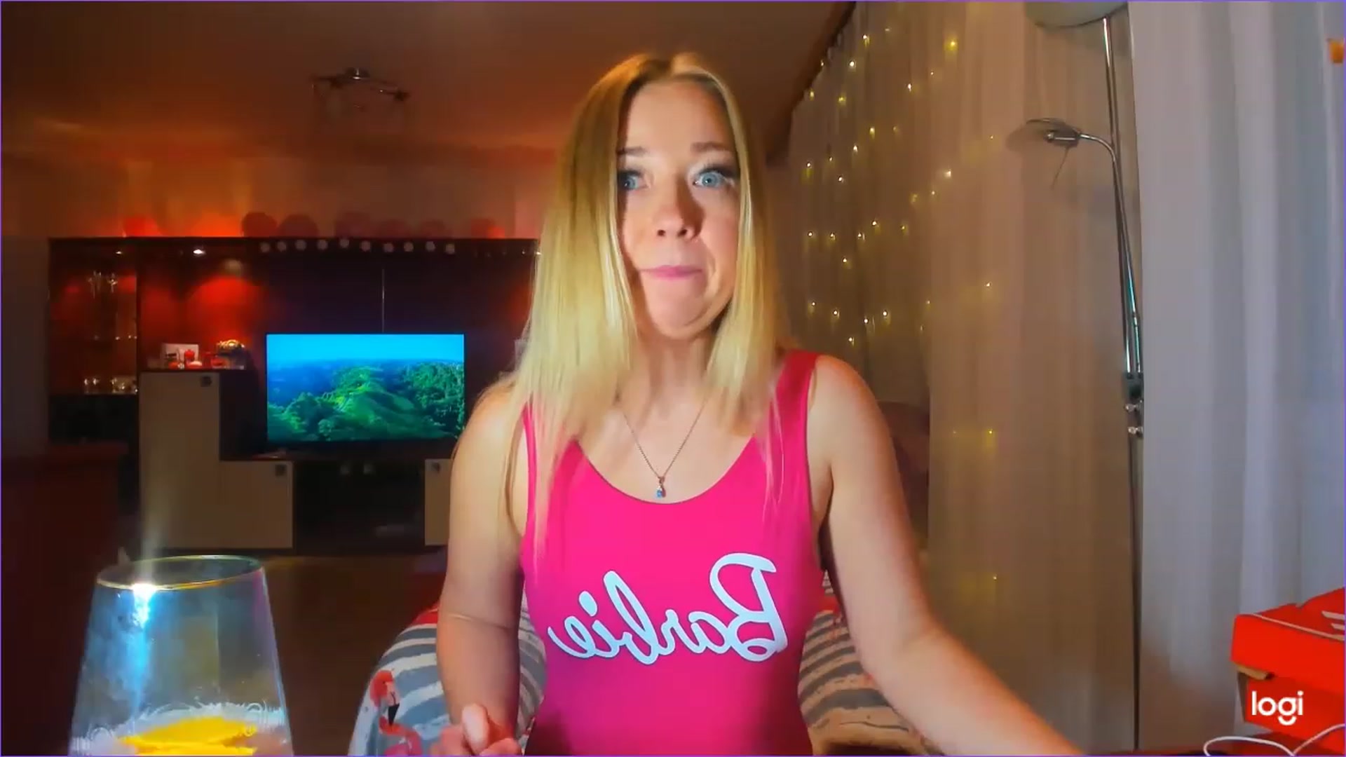 Gallery image thumbnail from FlamingoDream's myfreecams stream on, 03/10/2023, 24:03 image 6 of 20
