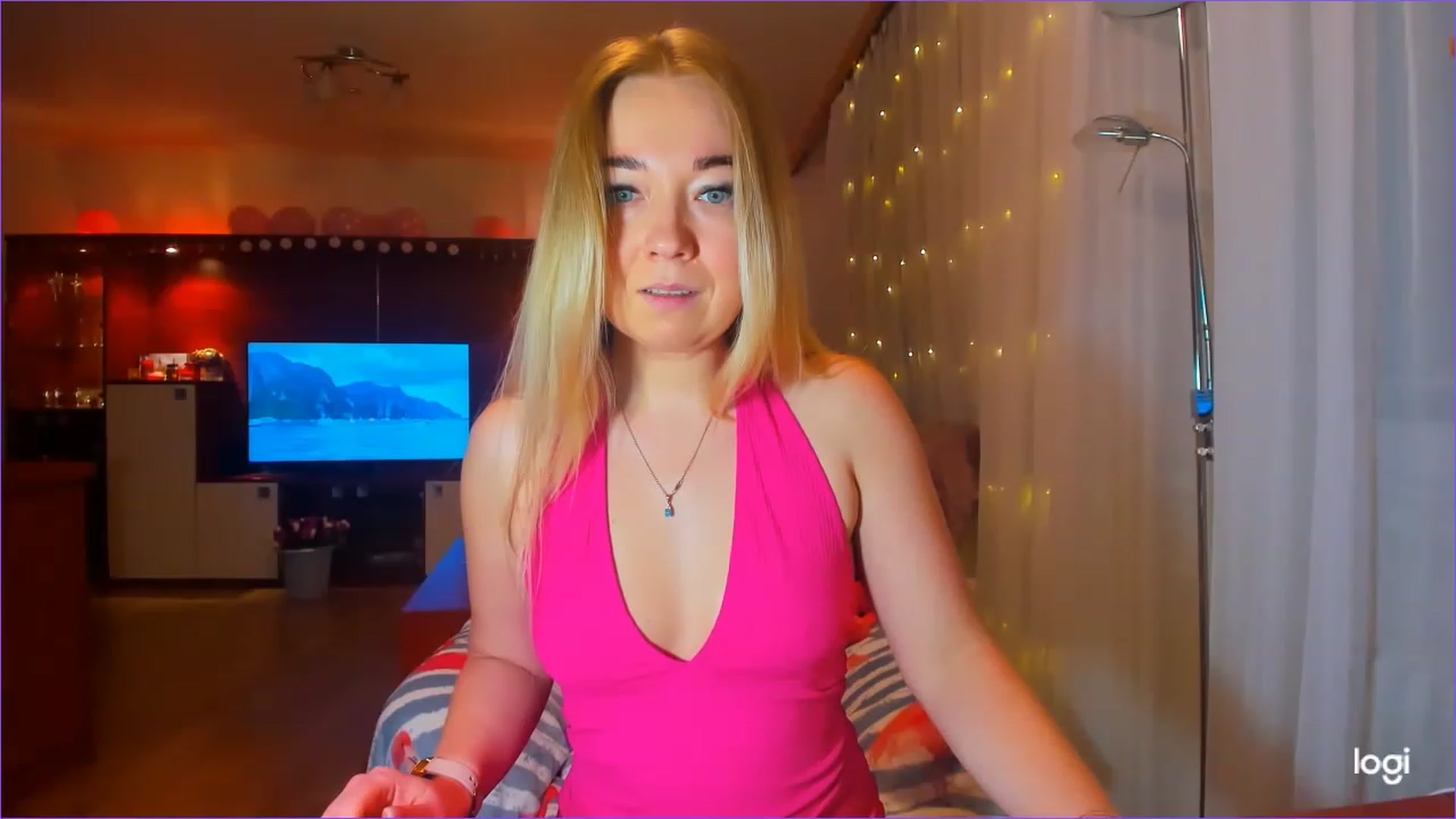 Gallery image thumbnail from FlamingoDream's myfreecams stream on, 03/10/2023, 21:19 image 9 of 20