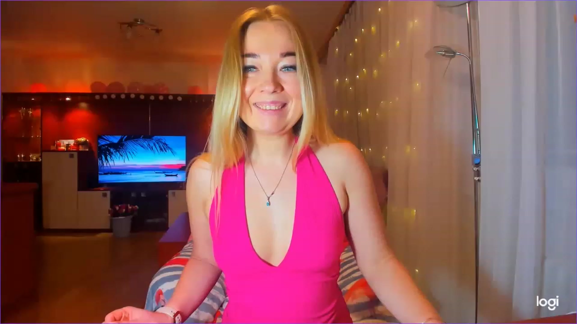Gallery image thumbnail from FlamingoDream's myfreecams stream on, 03/10/2023, 21:19 image 8 of 20