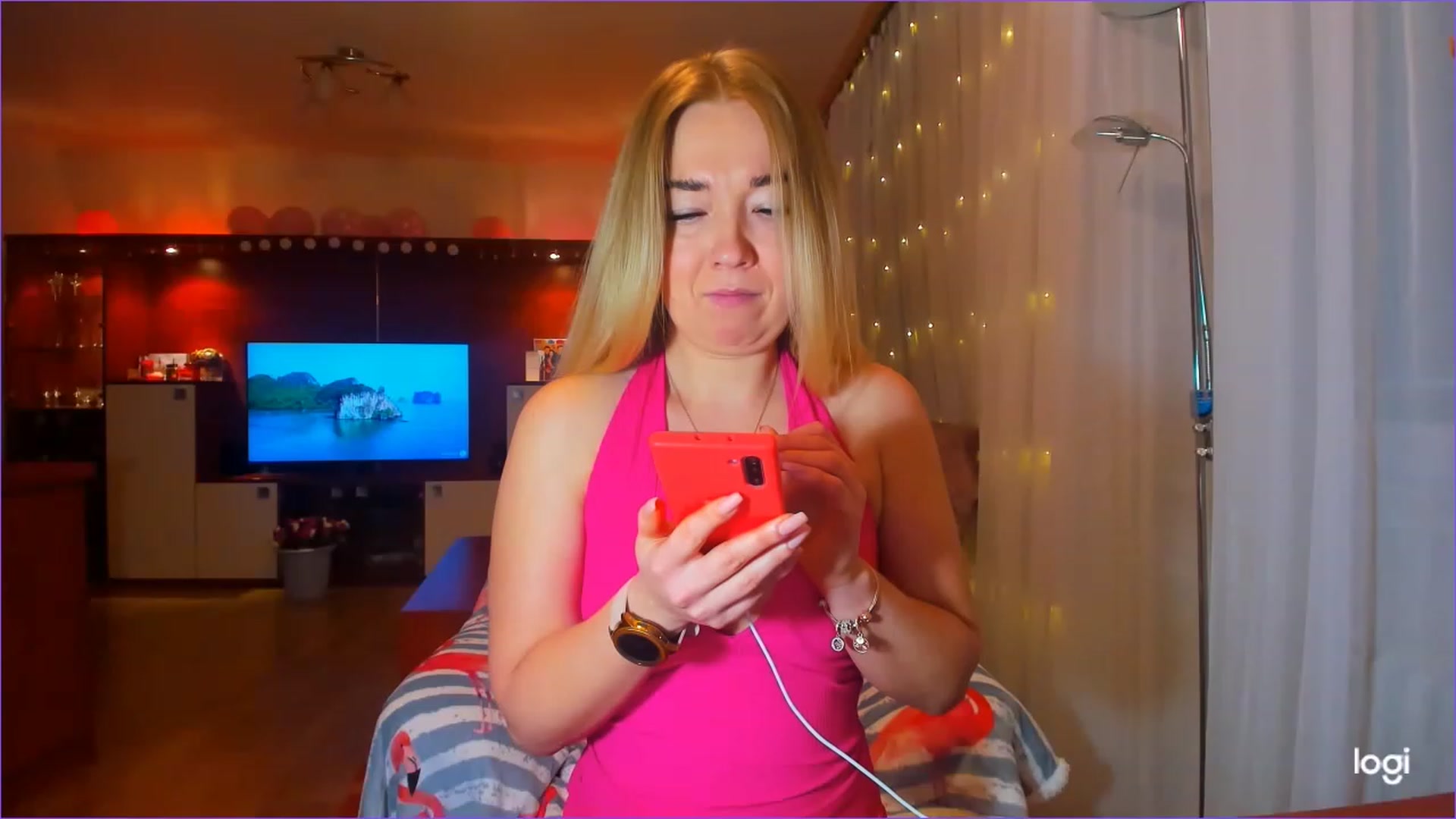 Gallery image thumbnail from FlamingoDream's myfreecams stream on, 03/10/2023, 21:19 image 15 of 20
