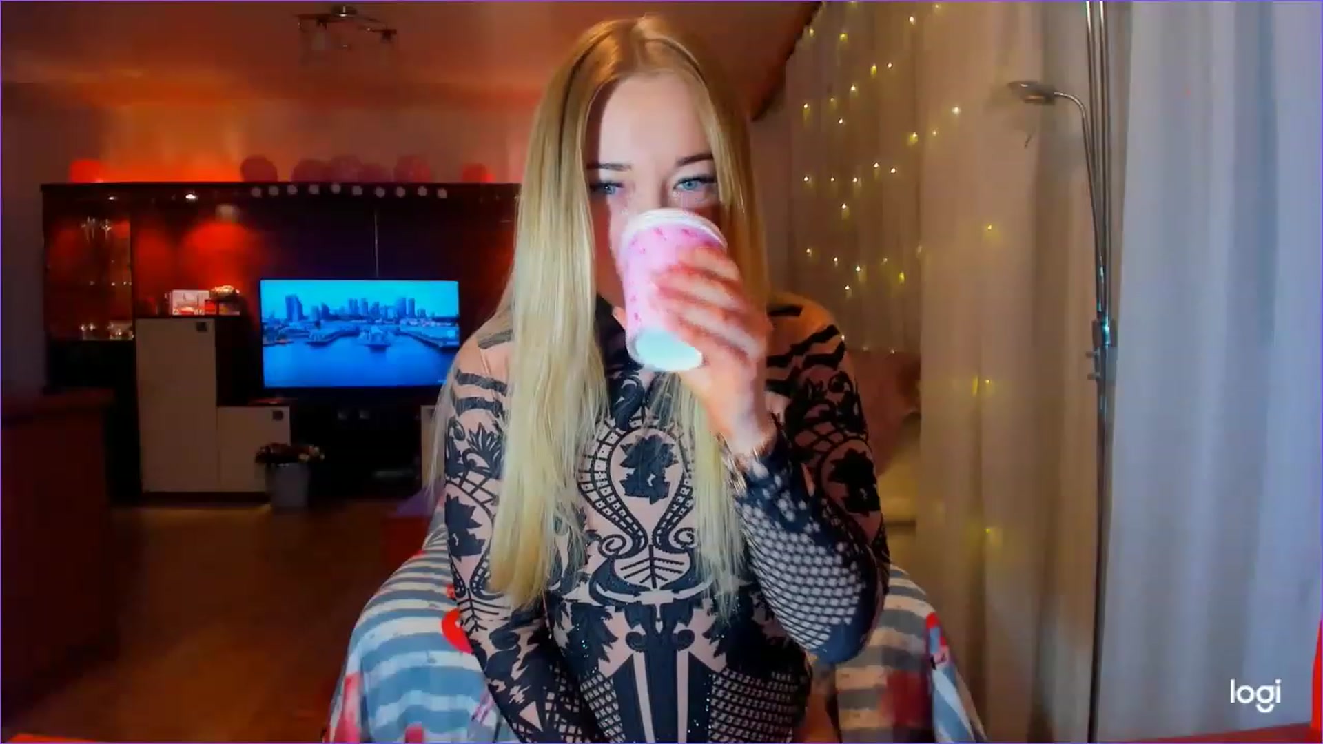 Gallery image thumbnail from FlamingoDream's myfreecams stream on, 03/15/2023, 04:20 image 16 of 20