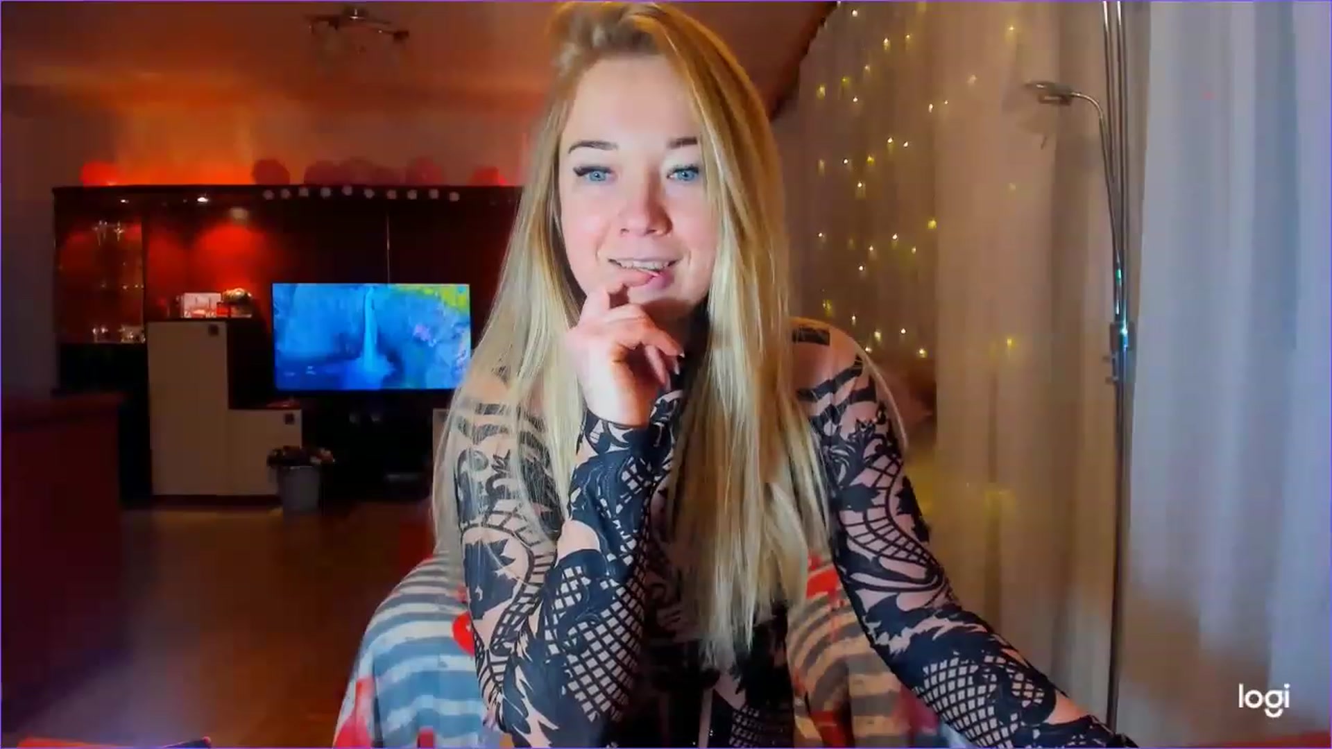 Gallery image thumbnail from FlamingoDream's myfreecams stream on, 03/15/2023, 04:37 image 15 of 20