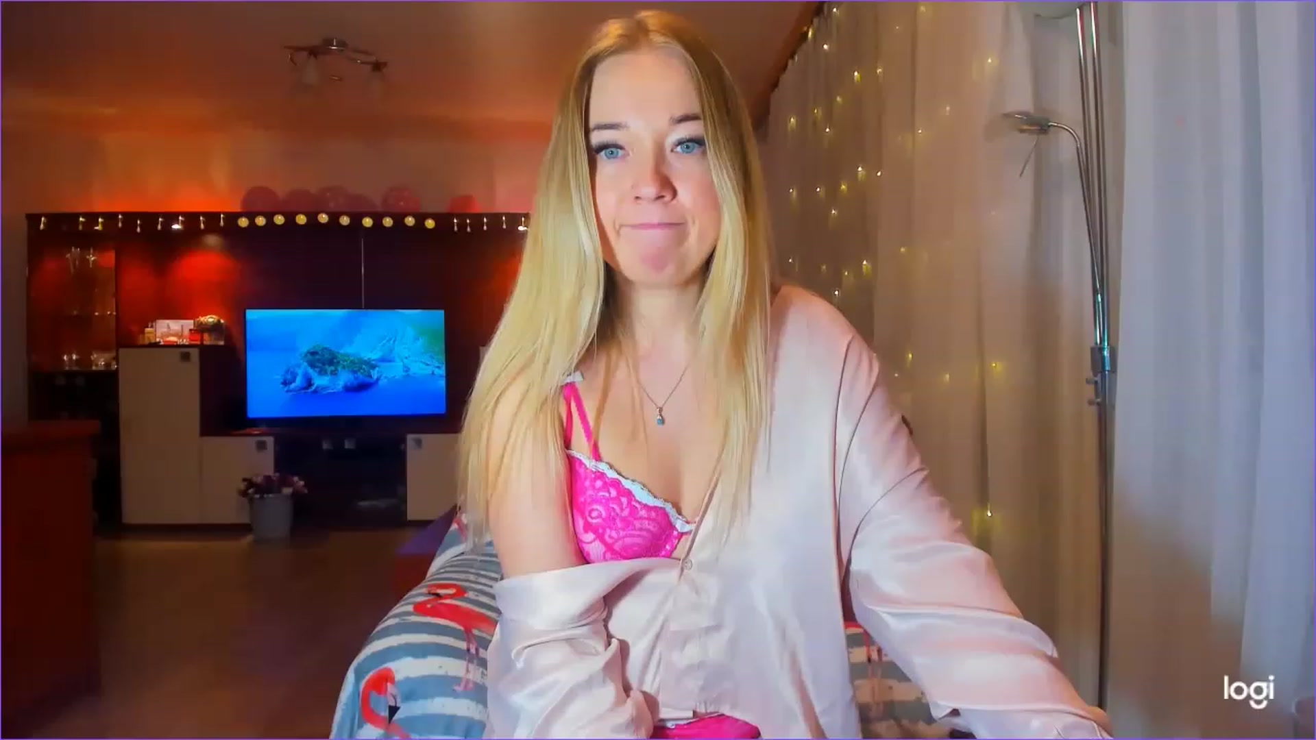 Gallery image thumbnail from FlamingoDream's myfreecams stream on, 03/16/2023, 24:08 image 8 of 20