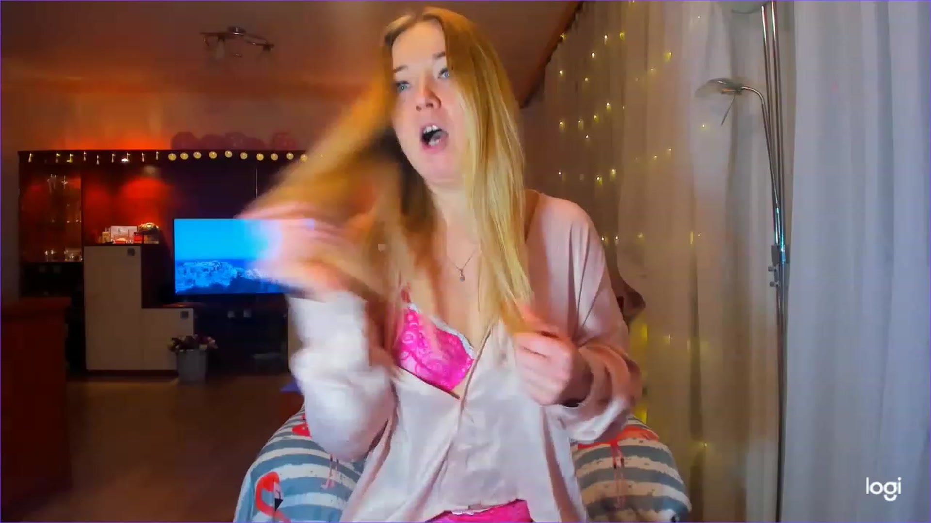 Gallery image thumbnail from FlamingoDream's myfreecams stream on, 03/16/2023, 24:08 image 5 of 20