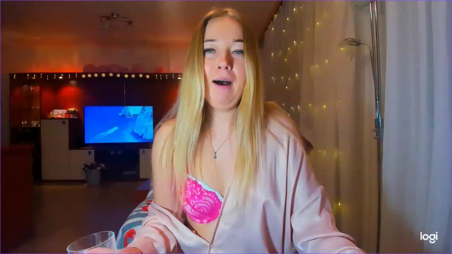 Gallery image thumbnail from FlamingoDream's myfreecams stream on, 03/16/2023, 24:08 image 10 of 20