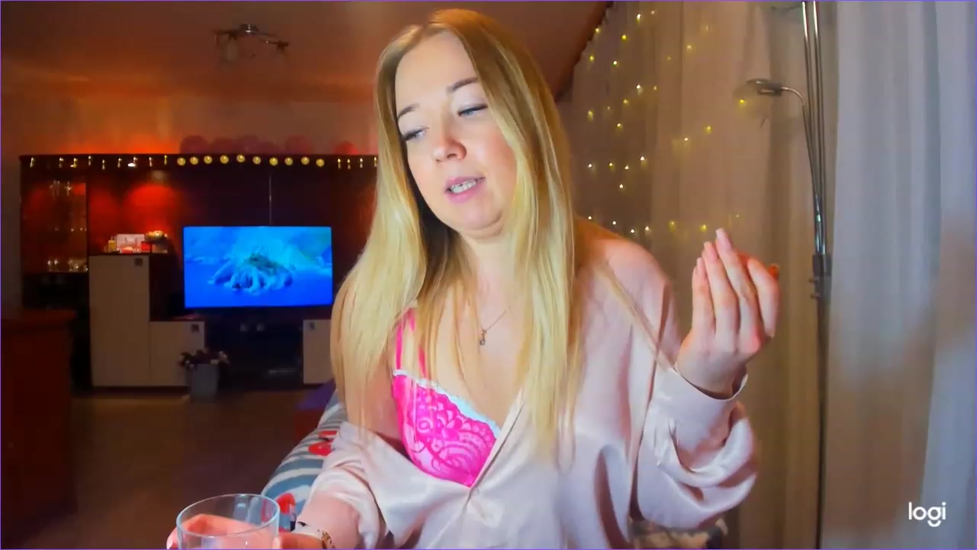Gallery image thumbnail from FlamingoDream's myfreecams stream on, 03/16/2023, 24:08 image 18 of 20