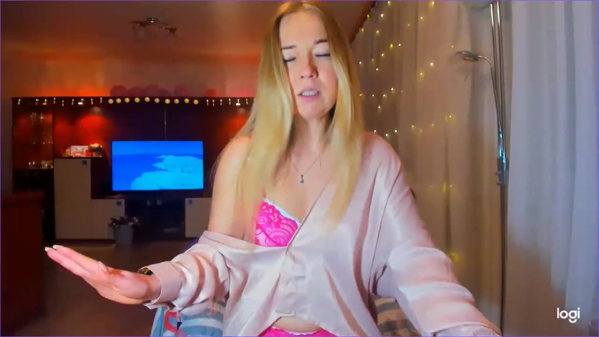Gallery image thumbnail from FlamingoDream's myfreecams stream on, 03/16/2023, 24:08 image 7 of 20