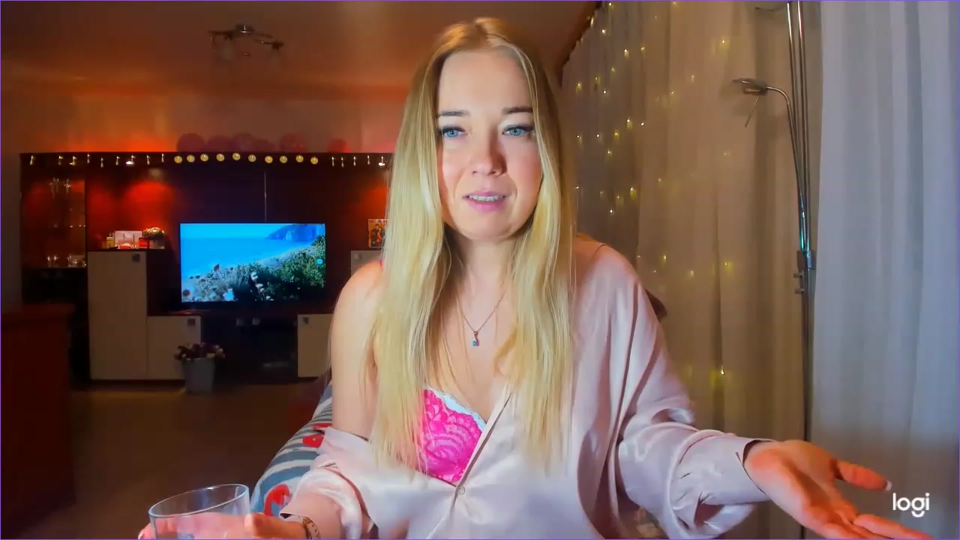 Gallery image thumbnail from FlamingoDream's myfreecams stream on, 03/16/2023, 24:08 image 19 of 20