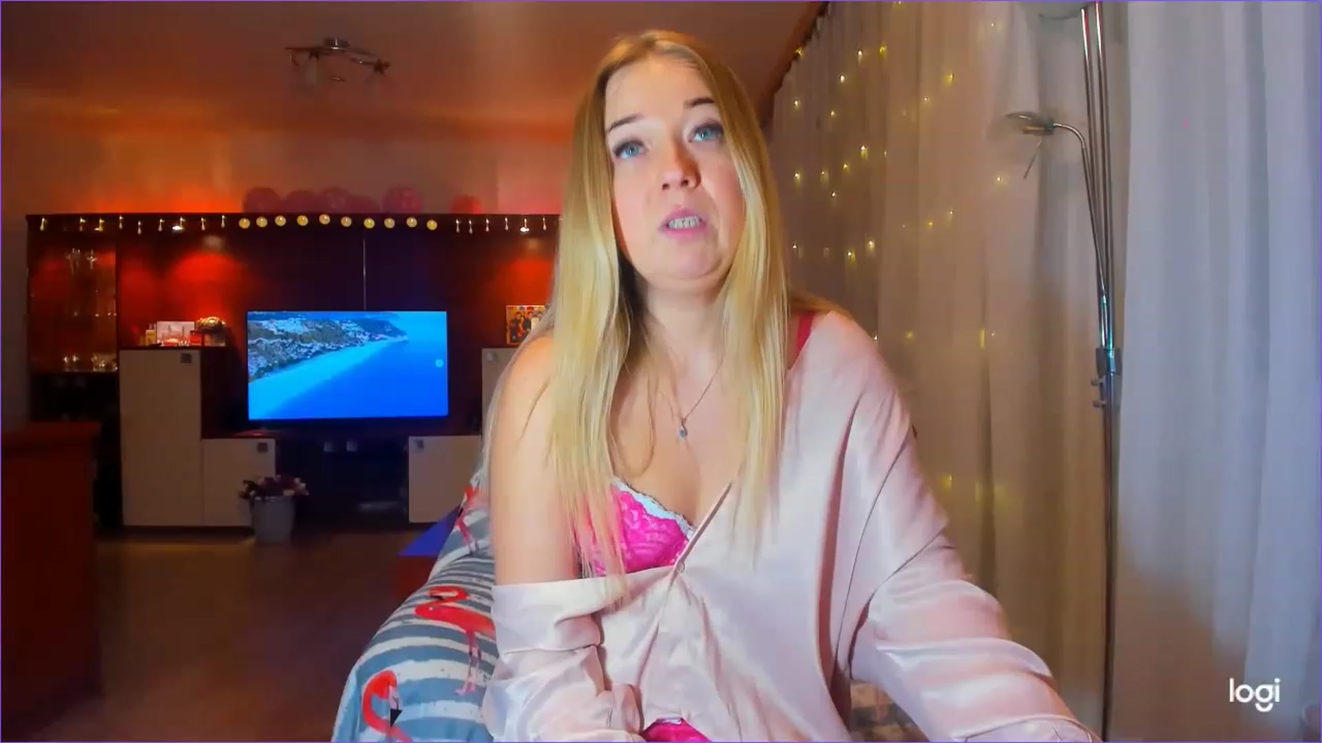 Gallery image thumbnail from FlamingoDream's myfreecams stream on, 03/16/2023, 24:08 image 9 of 20