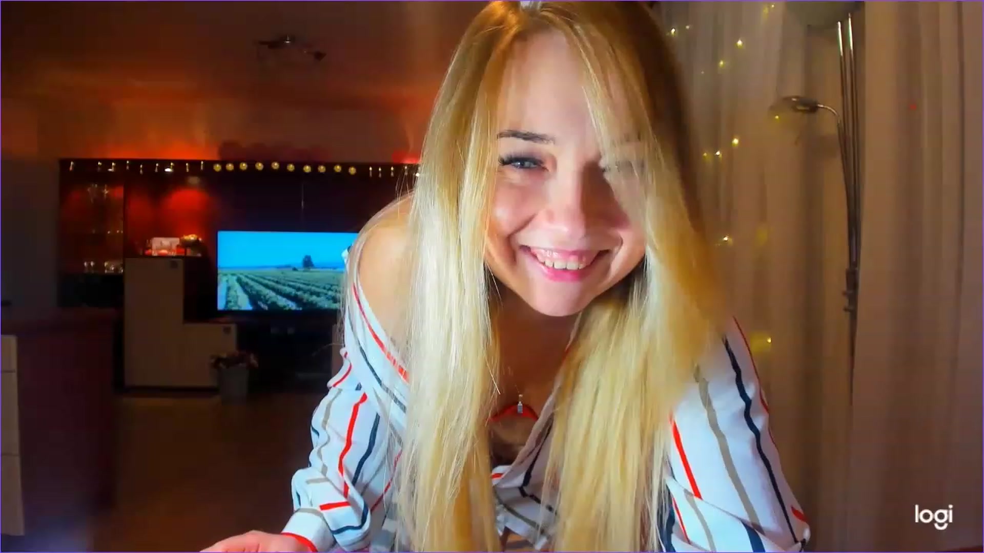 Gallery image thumbnail from FlamingoDream's myfreecams stream on, 03/16/2023, 22:25 image 13 of 20