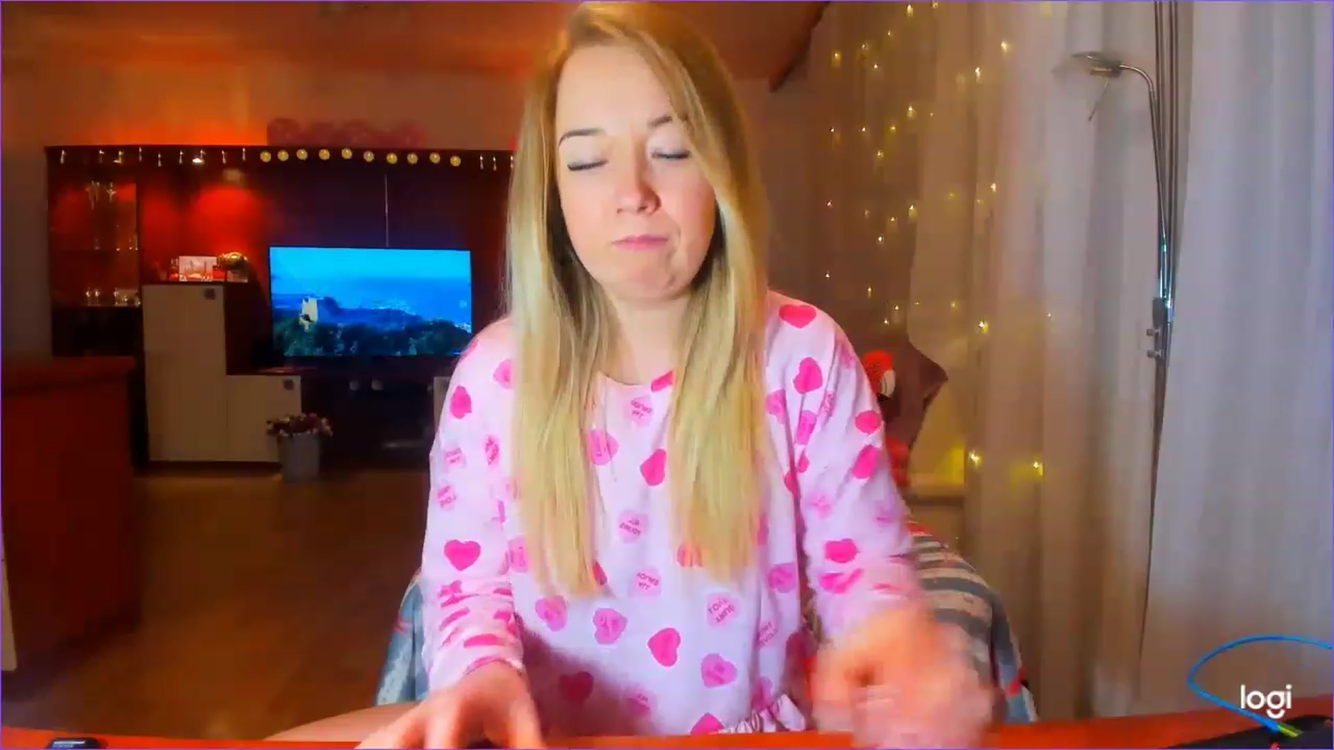 Gallery image thumbnail from FlamingoDream's myfreecams stream on, 03/17/2023, 04:05 image 19 of 20