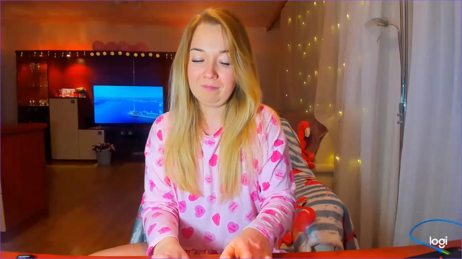 Gallery image thumbnail from FlamingoDream's myfreecams stream on, 03/17/2023, 04:05 image 15 of 20