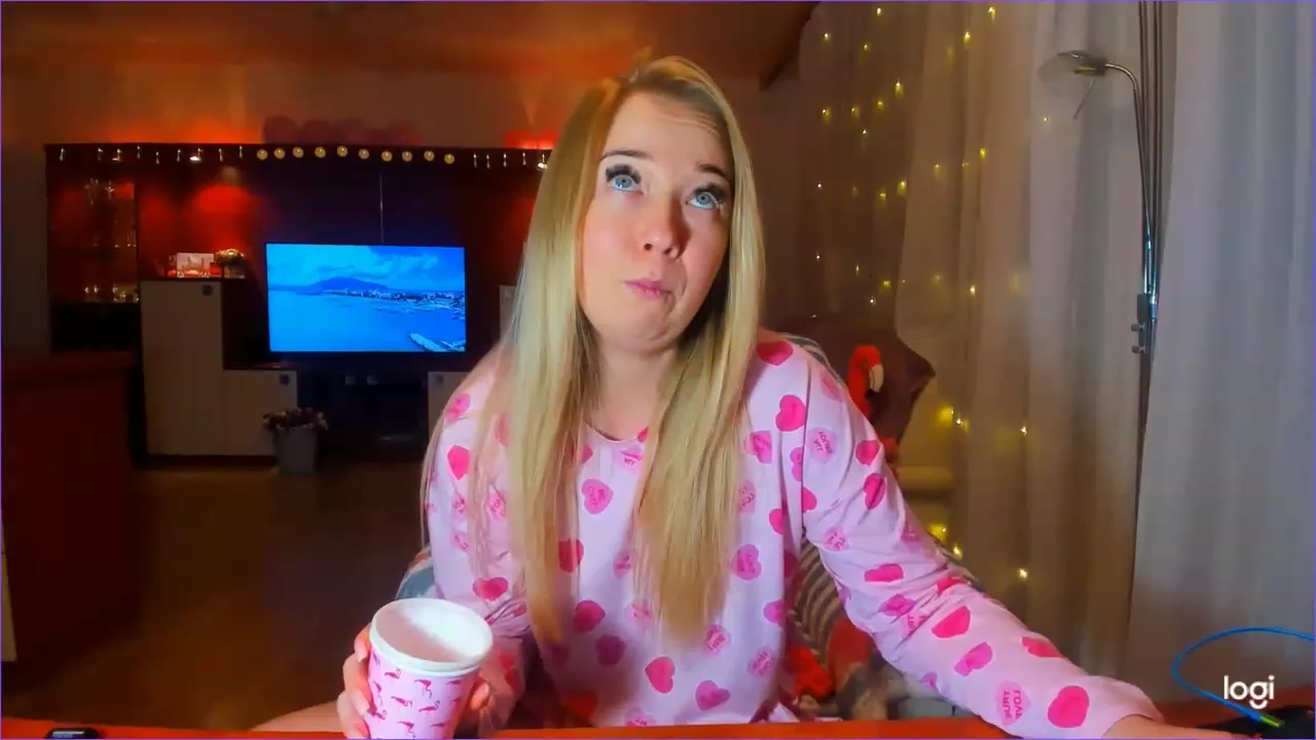 Gallery image thumbnail from FlamingoDream's myfreecams stream on, 03/17/2023, 04:05 image 18 of 20