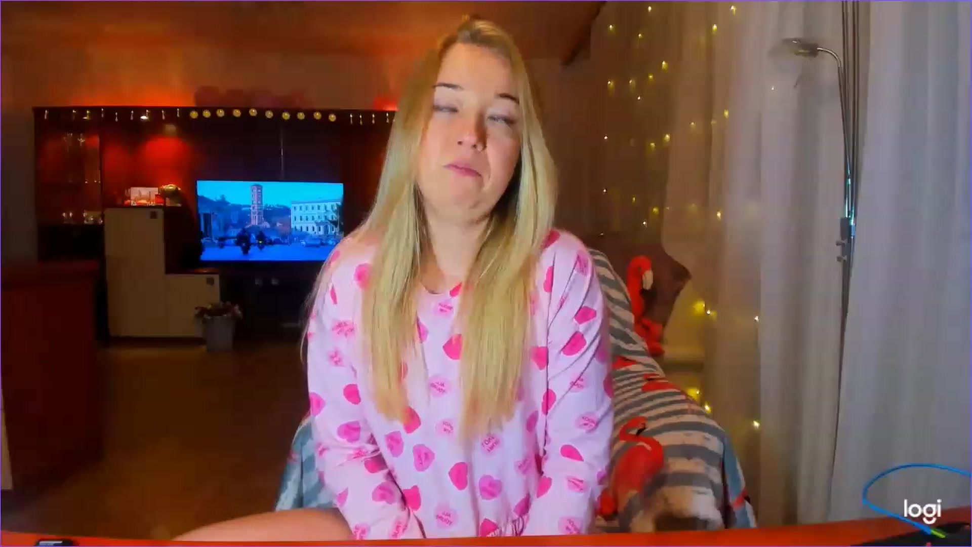 Gallery image thumbnail from FlamingoDream's myfreecams stream on, 03/17/2023, 04:05 image 14 of 20