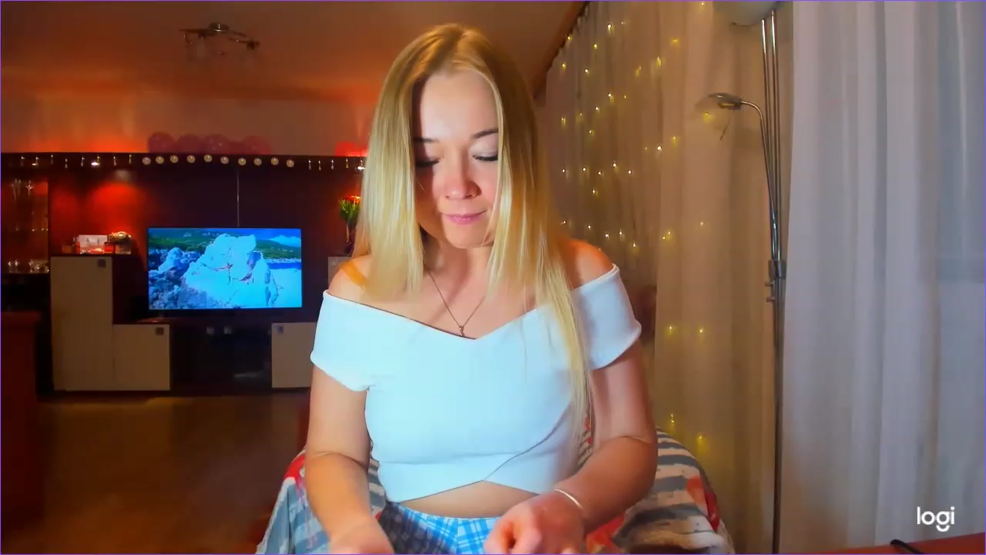 Gallery image thumbnail from FlamingoDream's myfreecams stream on, 03/17/2023, 23:21 image 8 of 20