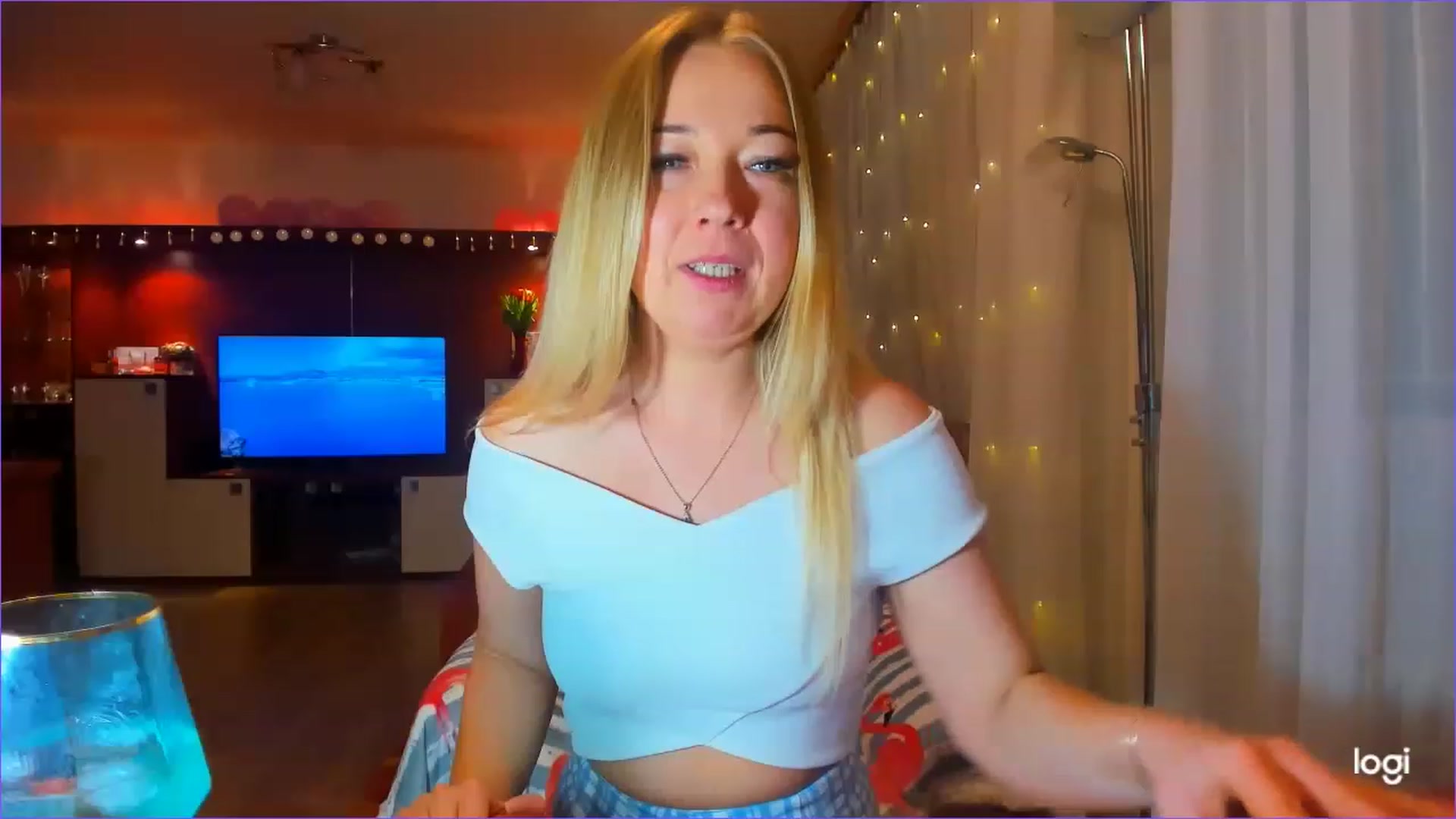 Gallery image thumbnail from FlamingoDream's myfreecams stream on, 03/17/2023, 23:21 image 10 of 20
