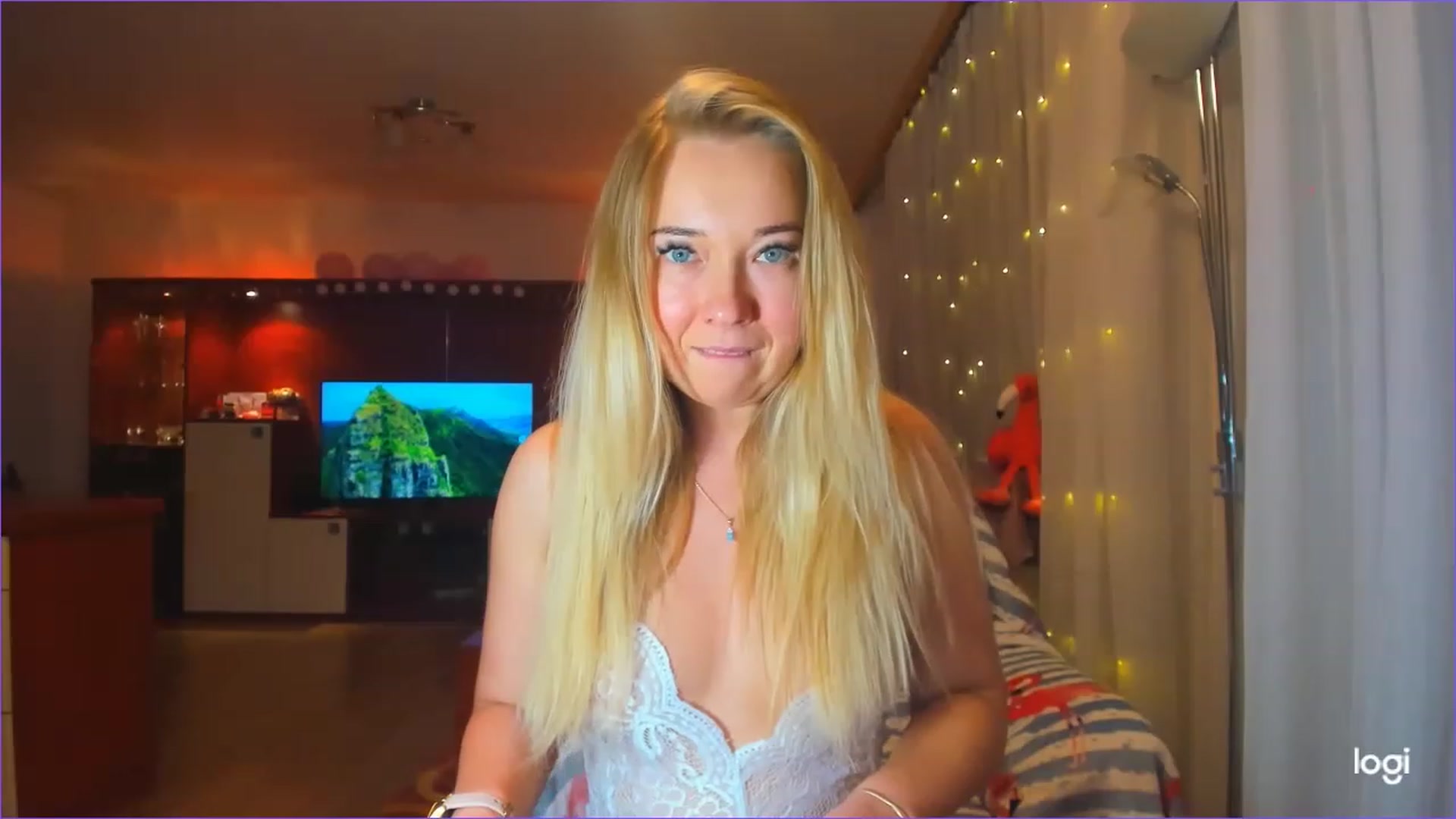 Gallery image thumbnail from FlamingoDream's myfreecams stream on, 03/20/2023, 21:38 image 8 of 20
