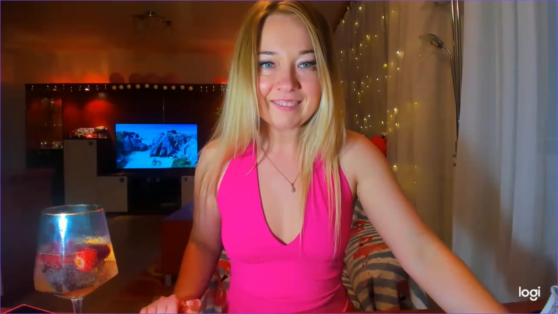 Gallery image thumbnail from FlamingoDream's myfreecams stream on, 03/21/2023, 22:41 image 16 of 20