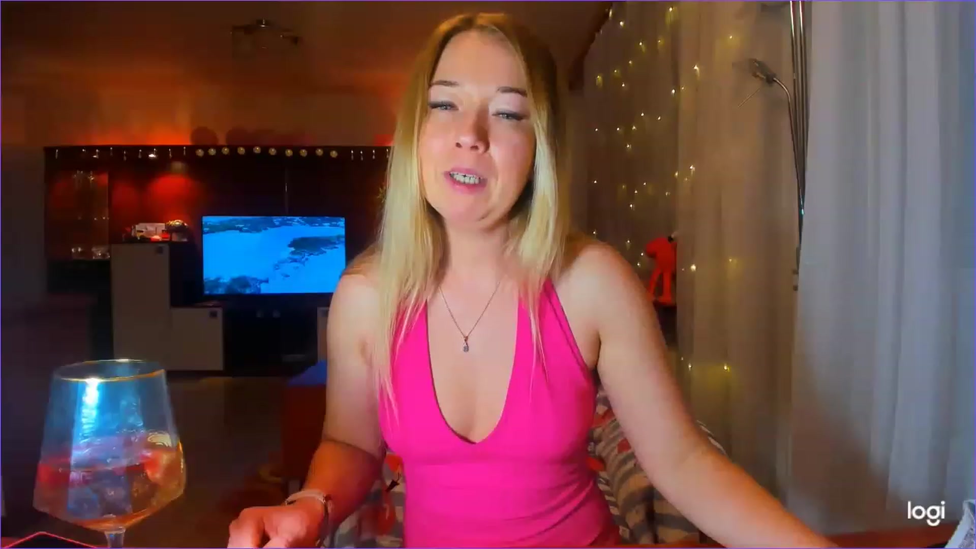 Gallery image thumbnail from FlamingoDream's myfreecams stream on, 03/21/2023, 22:41 image 19 of 20