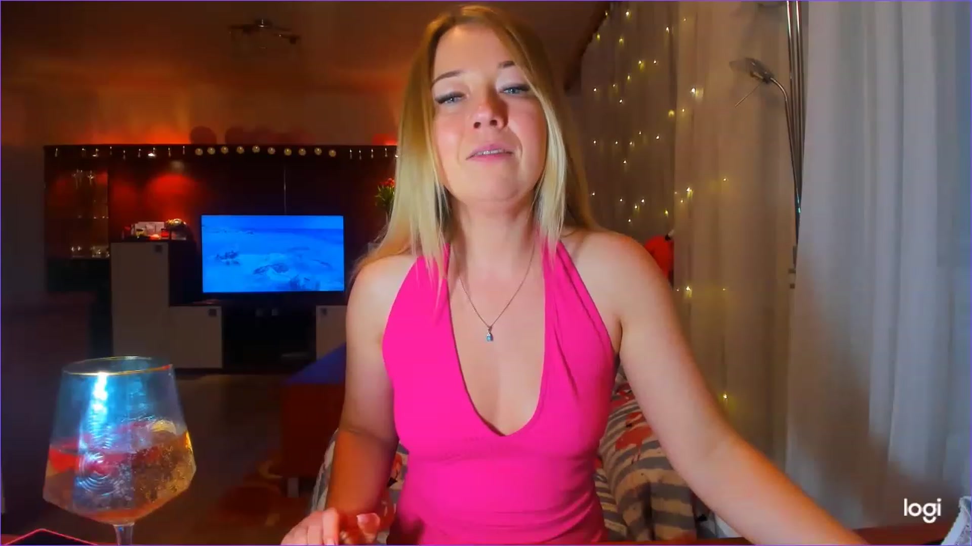 Gallery image thumbnail from FlamingoDream's myfreecams stream on, 03/21/2023, 22:41 image 17 of 20