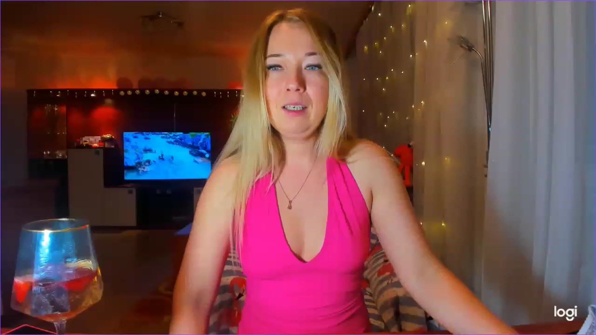 Gallery image thumbnail from FlamingoDream's myfreecams stream on, 03/21/2023, 22:41 image 18 of 20