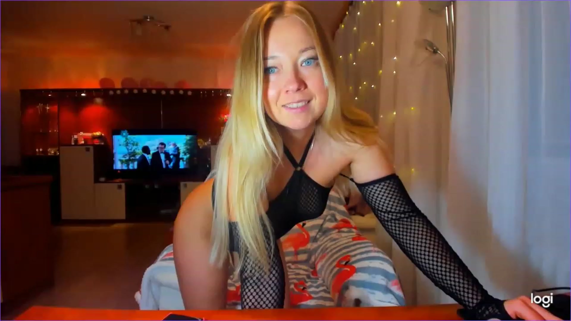 Gallery image thumbnail from FlamingoDream's myfreecams stream on, 04/03/2023, 23:10 image 7 of 20