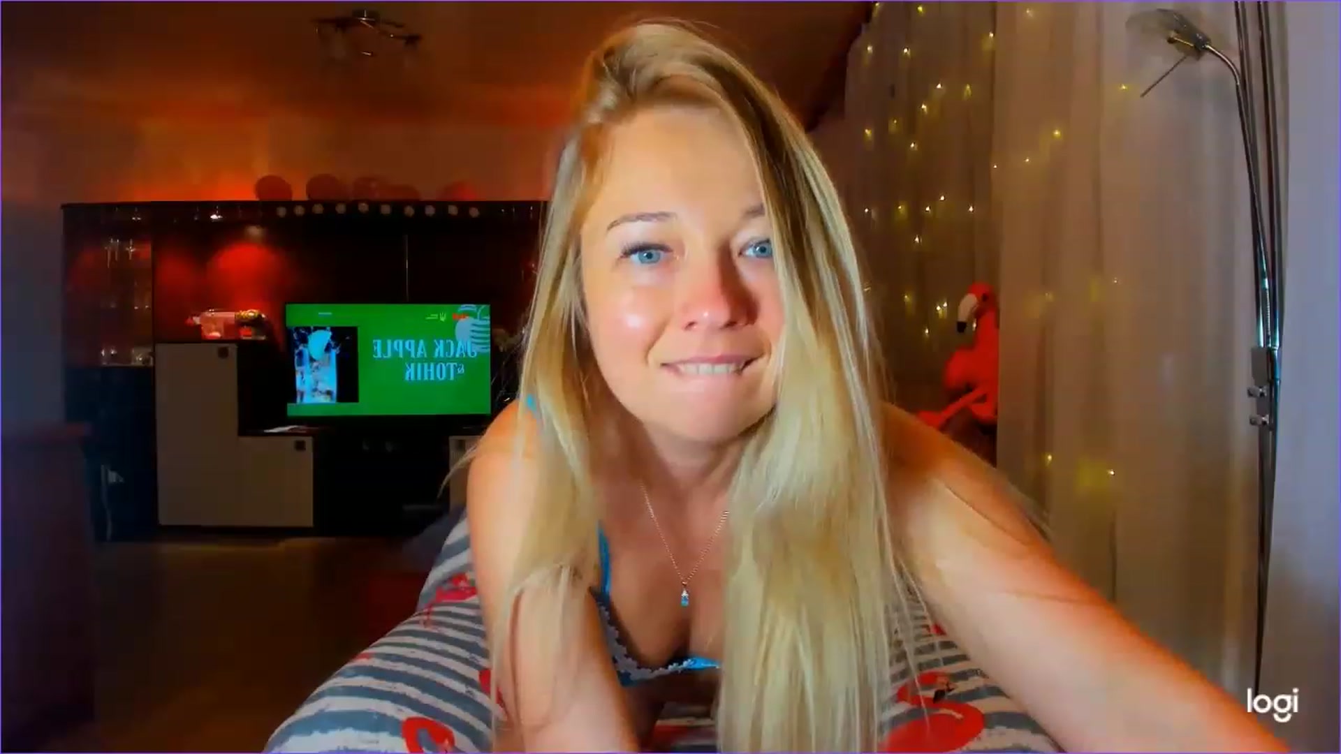 Gallery image thumbnail from FlamingoDream's myfreecams stream on, 04/06/2023, 24:09 image 13 of 20