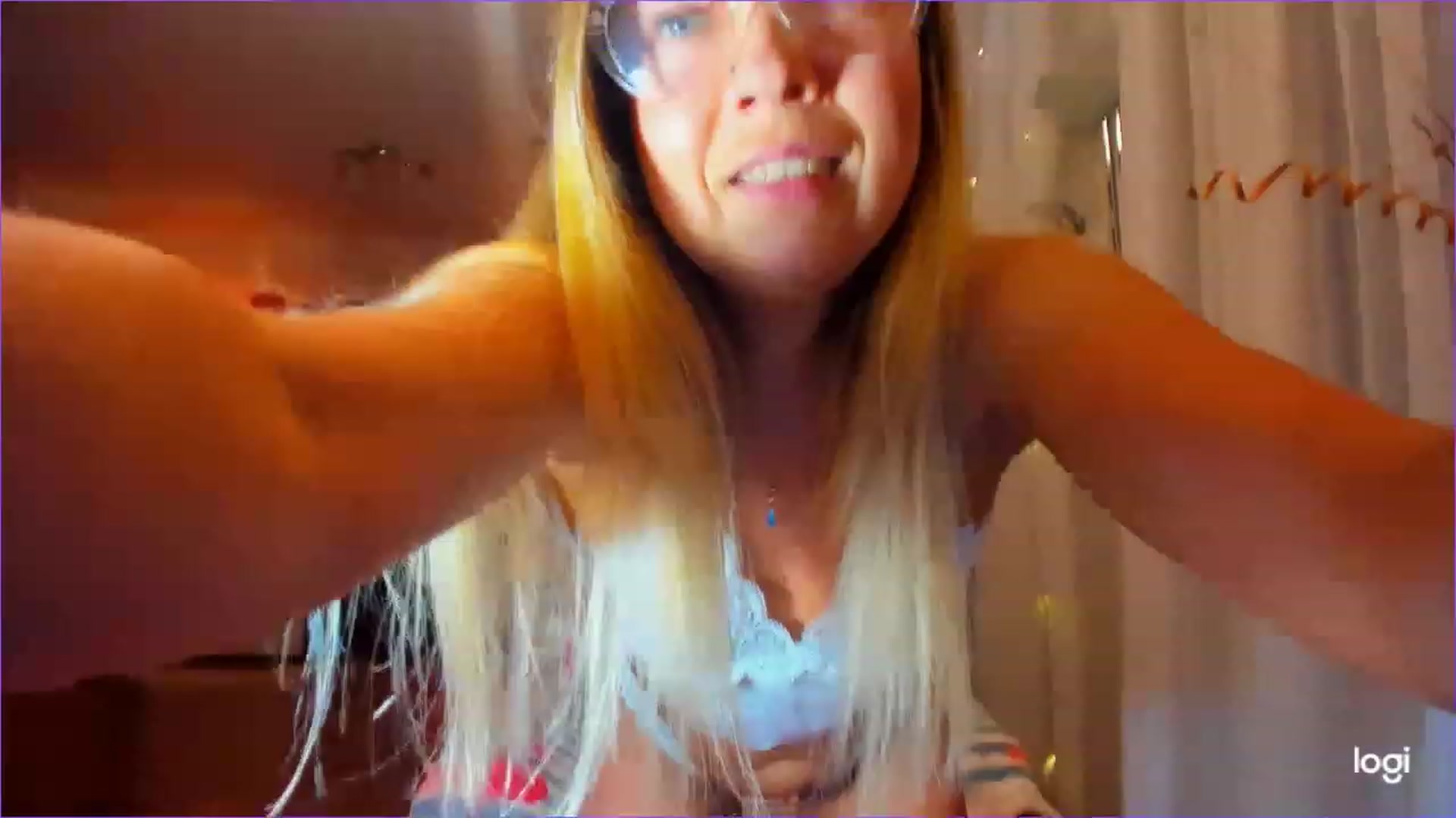 Gallery image thumbnail from FlamingoDream's myfreecams stream on, 04/17/2023, 20:00 image 18 of 20