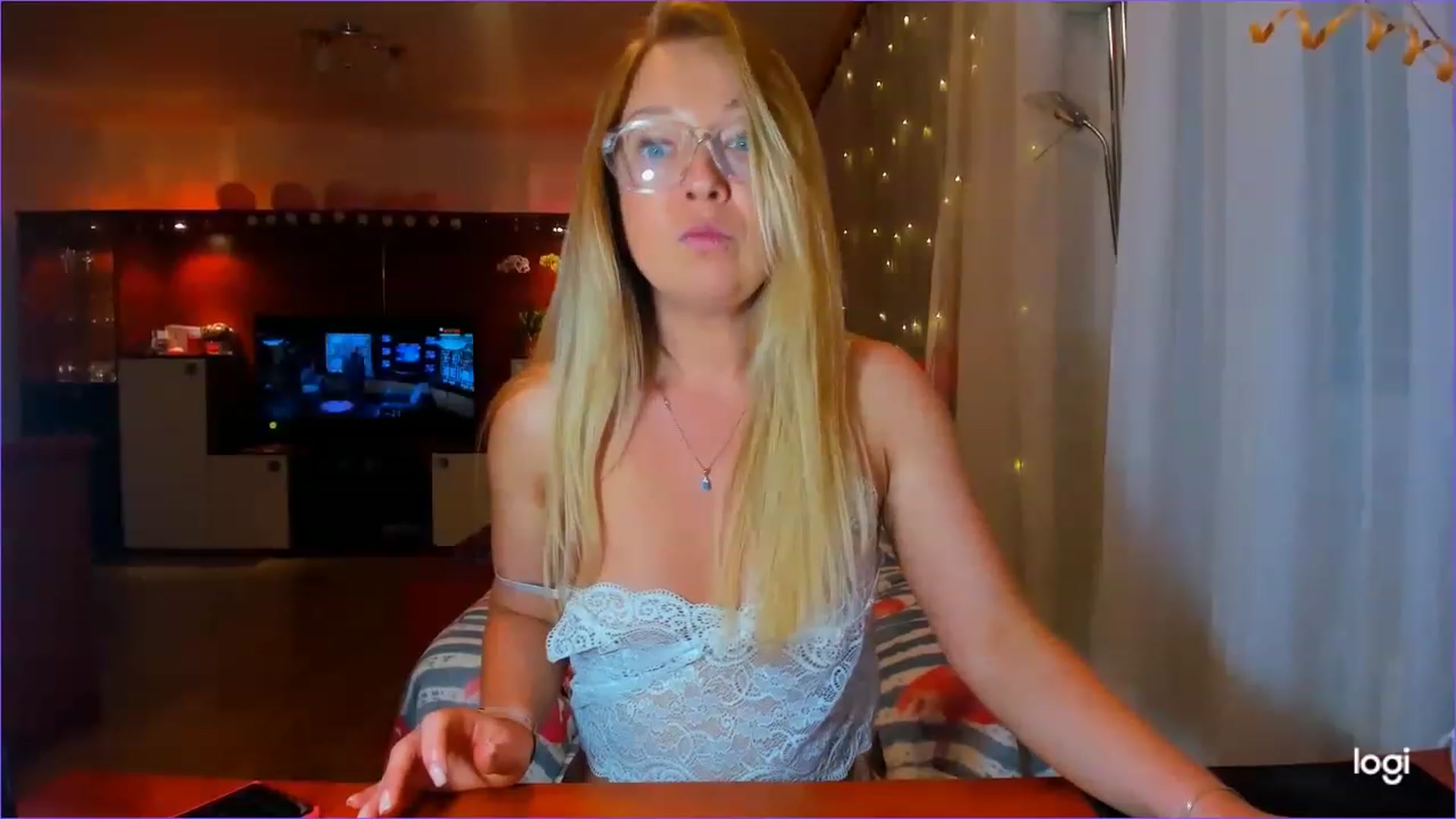 Gallery image thumbnail from FlamingoDream's myfreecams stream on, 04/17/2023, 21:59 image 15 of 20