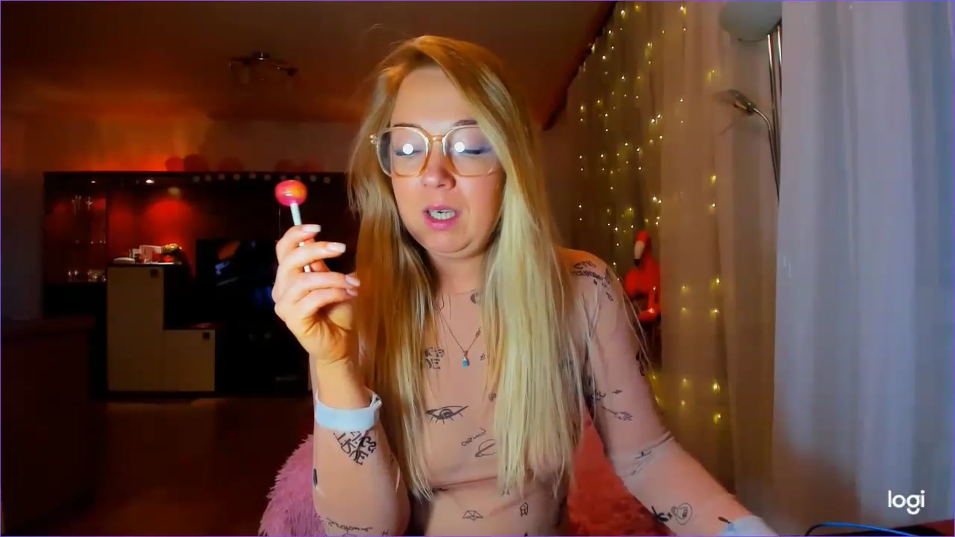 Gallery image thumbnail from FlamingoDream's myfreecams stream on, 04/28/2023, 24:01 image 12 of 20