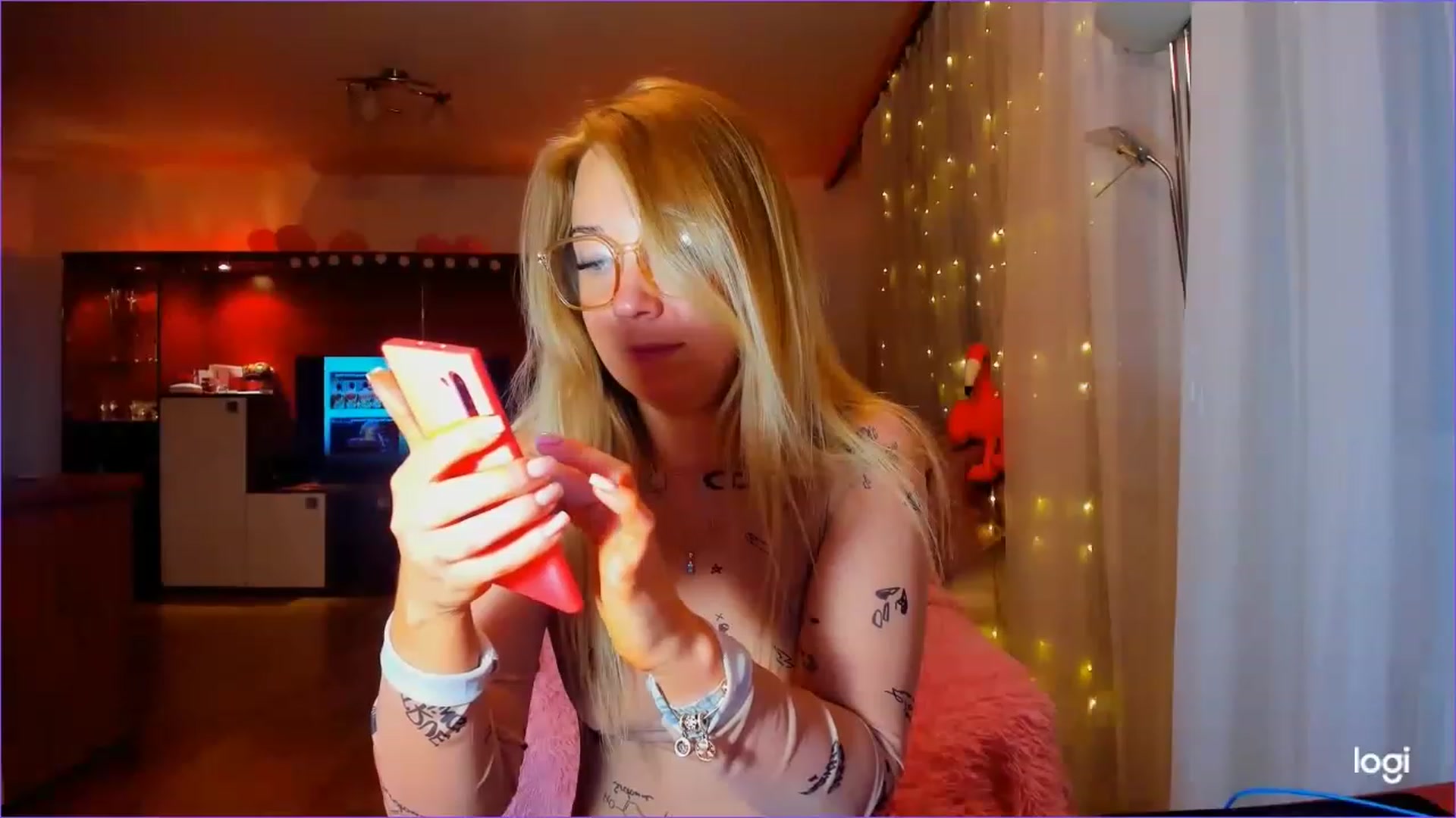 Gallery image thumbnail from FlamingoDream's myfreecams stream on, 04/28/2023, 24:01 image 19 of 20