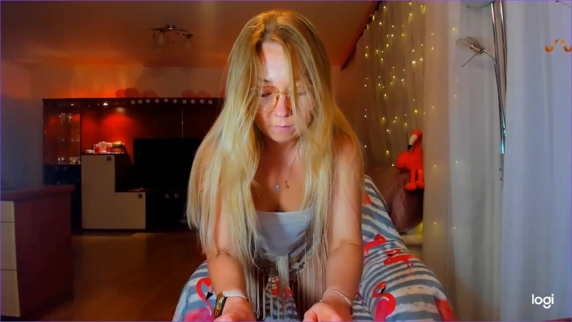 Gallery image thumbnail from FlamingoDream's myfreecams stream on, 05/02/2023, 22:19 image 14 of 20