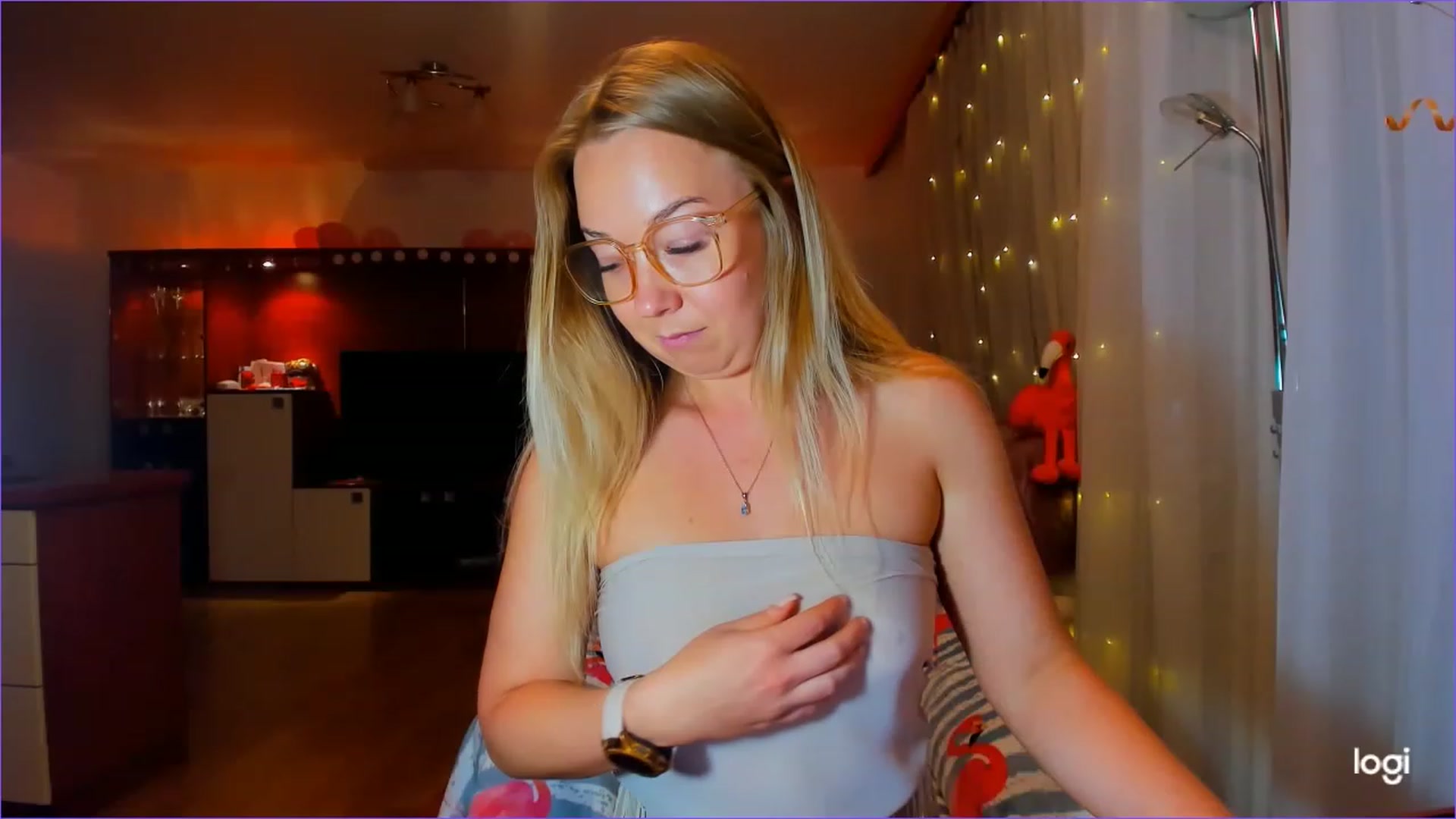 Gallery image thumbnail from FlamingoDream's myfreecams stream on, 05/02/2023, 22:19 image 9 of 20