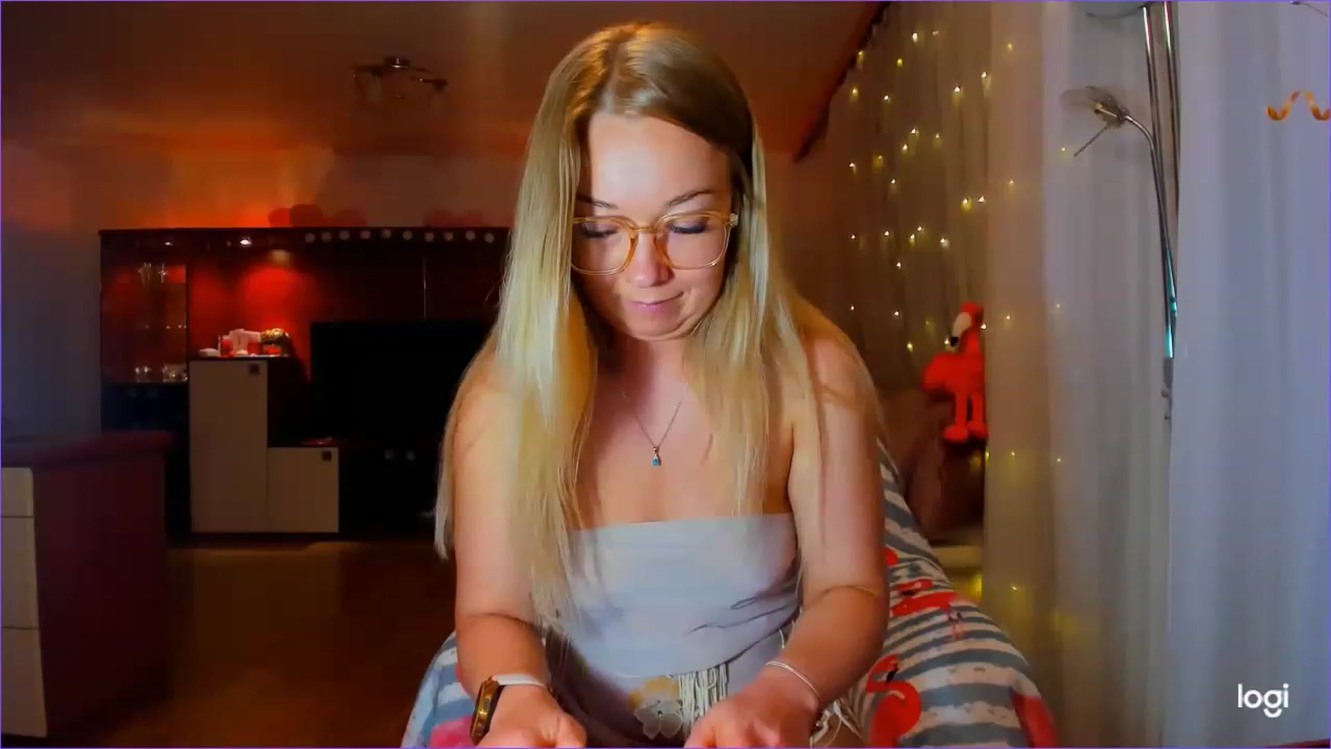 Gallery image thumbnail from FlamingoDream's myfreecams stream on, 05/02/2023, 22:19 image 6 of 20