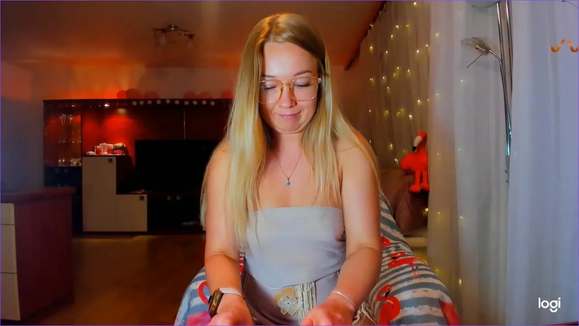 Gallery image thumbnail from FlamingoDream's myfreecams stream on, 05/02/2023, 22:19 image 5 of 20