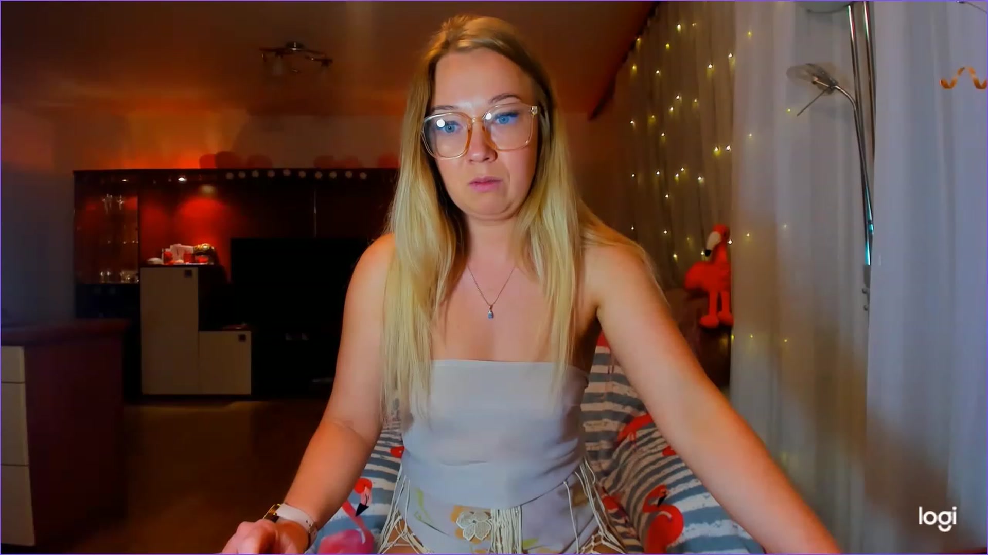 Gallery image thumbnail from FlamingoDream's myfreecams stream on, 05/02/2023, 22:19 image 18 of 20