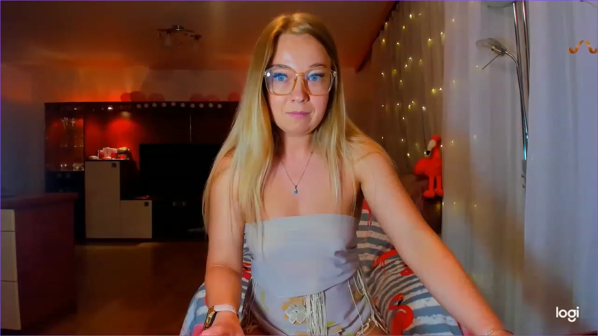 Gallery image thumbnail from FlamingoDream's myfreecams stream on, 05/02/2023, 22:19 image 3 of 20