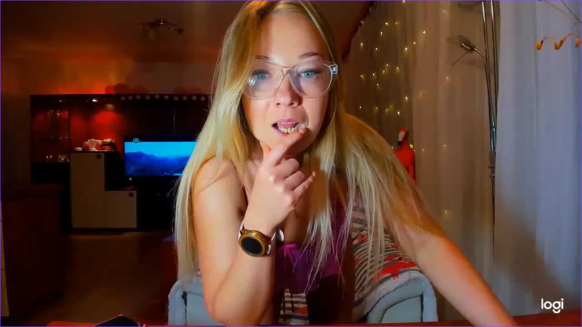 Gallery image thumbnail from FlamingoDream's myfreecams stream on, 05/03/2023, 21:16 image 5 of 20