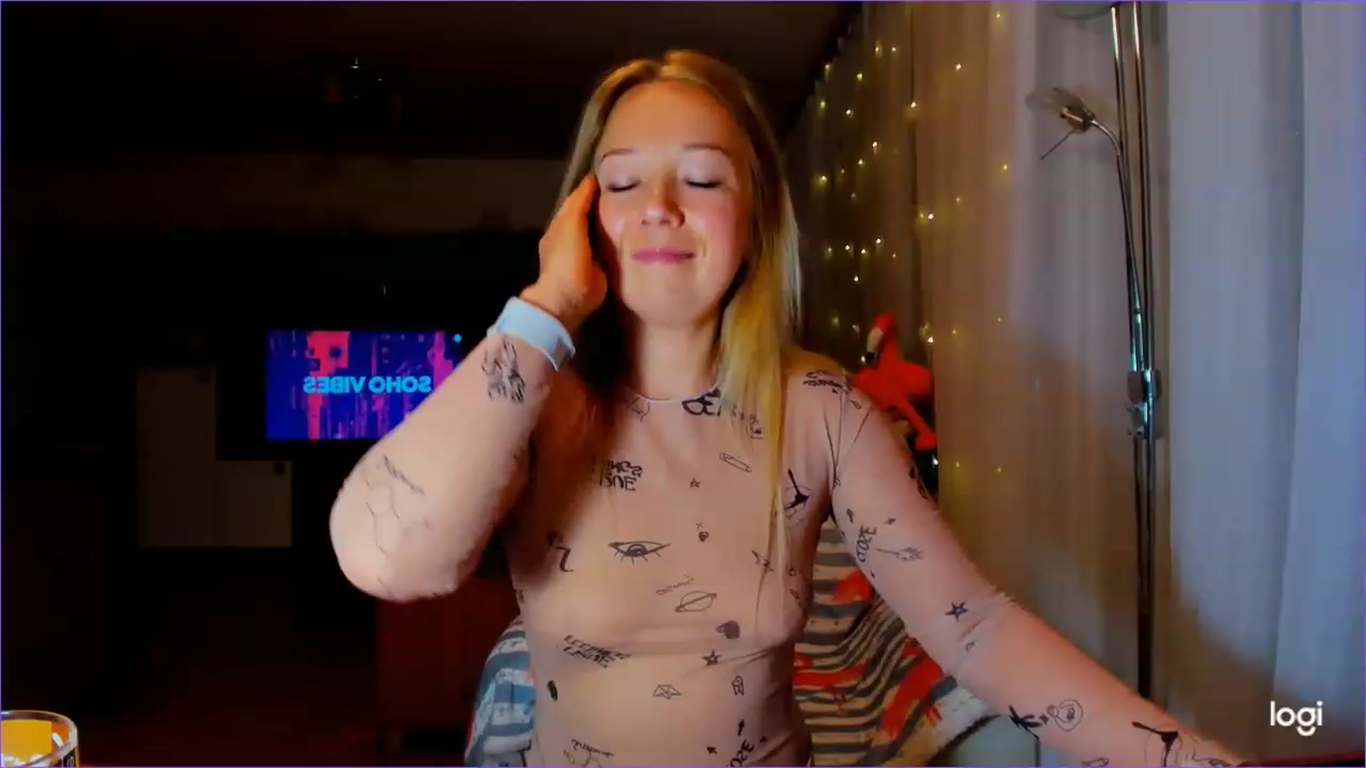 Gallery image thumbnail from FlamingoDream's myfreecams stream on, 05/10/2023, 22:29 image 10 of 20
