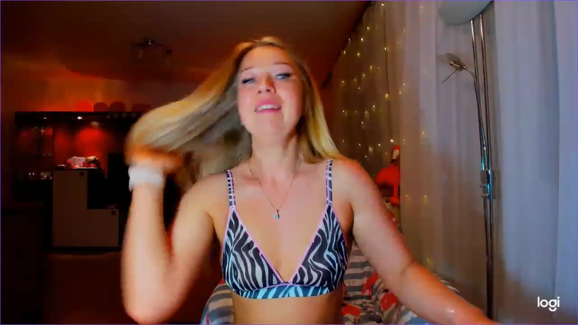 Gallery image thumbnail from FlamingoDream's myfreecams stream on, 05/12/2023, 24:01 image 18 of 20