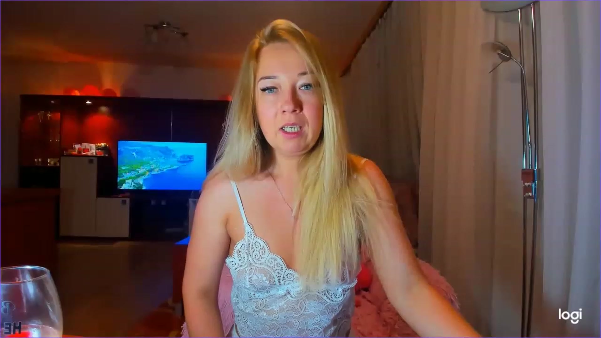 Gallery image thumbnail from FlamingoDream's myfreecams stream on, 05/31/2023, 22:21 image 3 of 20