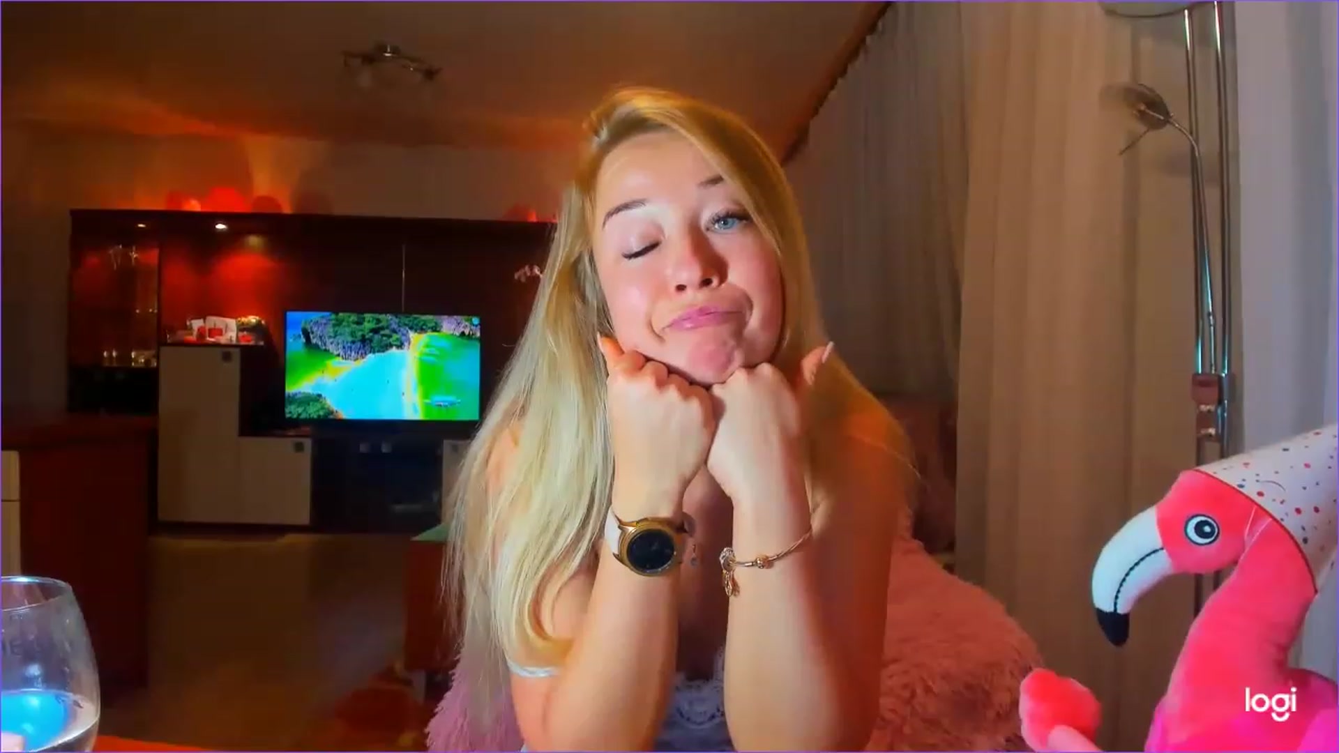 Gallery image thumbnail from FlamingoDream's myfreecams stream on, 05/31/2023, 23:18 image 9 of 20