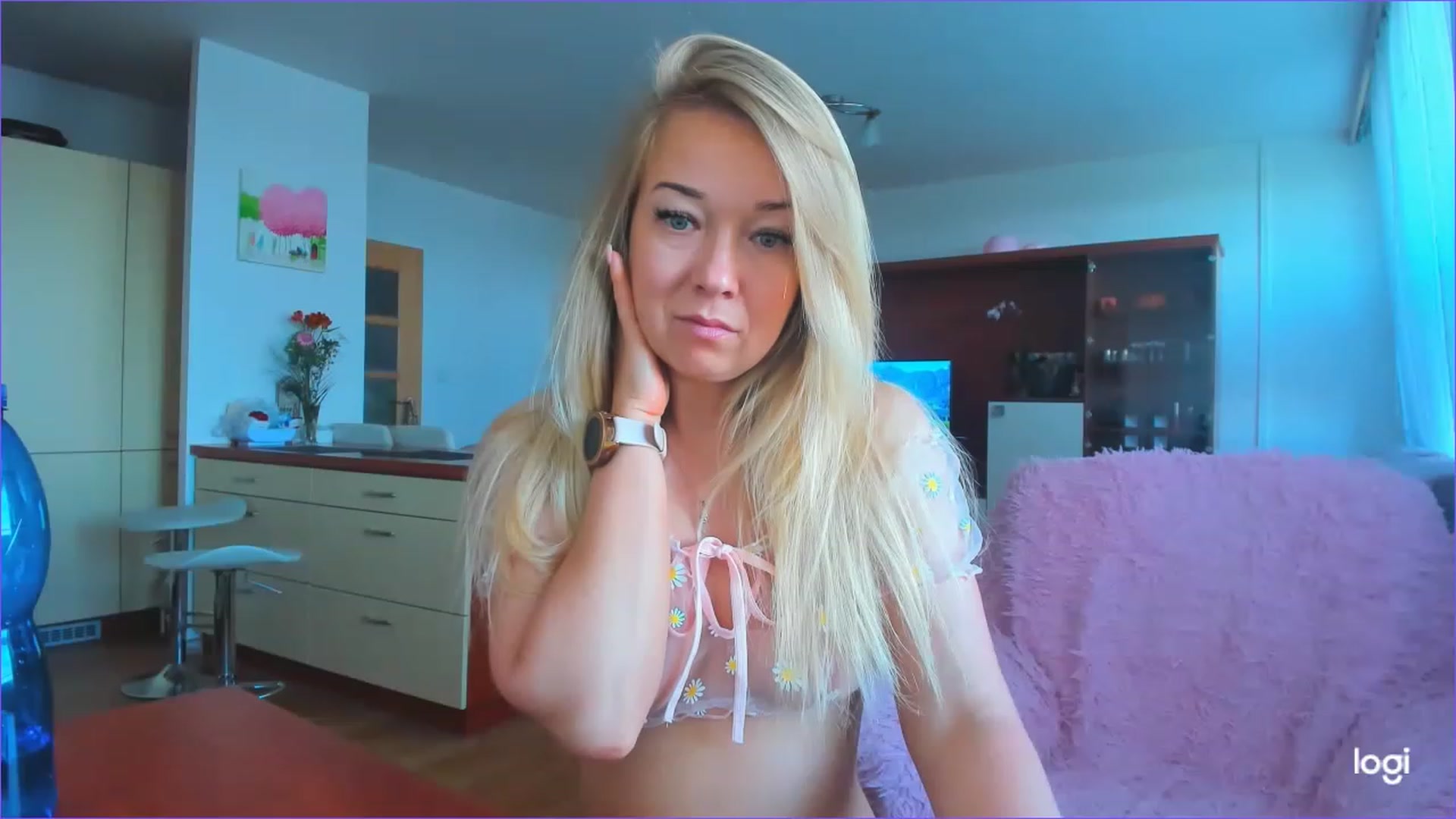 Gallery image thumbnail from FlamingoDream's myfreecams stream on, 06/01/2023, 16:20 image 12 of 20