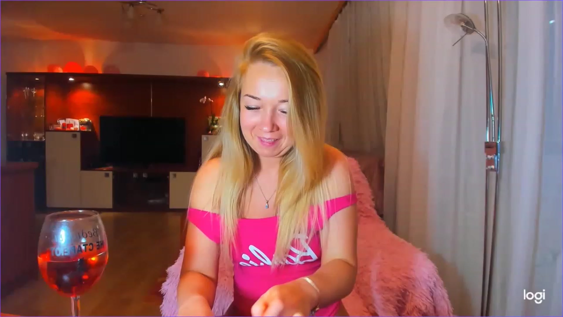 Gallery image thumbnail from FlamingoDream's myfreecams stream on, 06/01/2023, 23:24 image 18 of 20