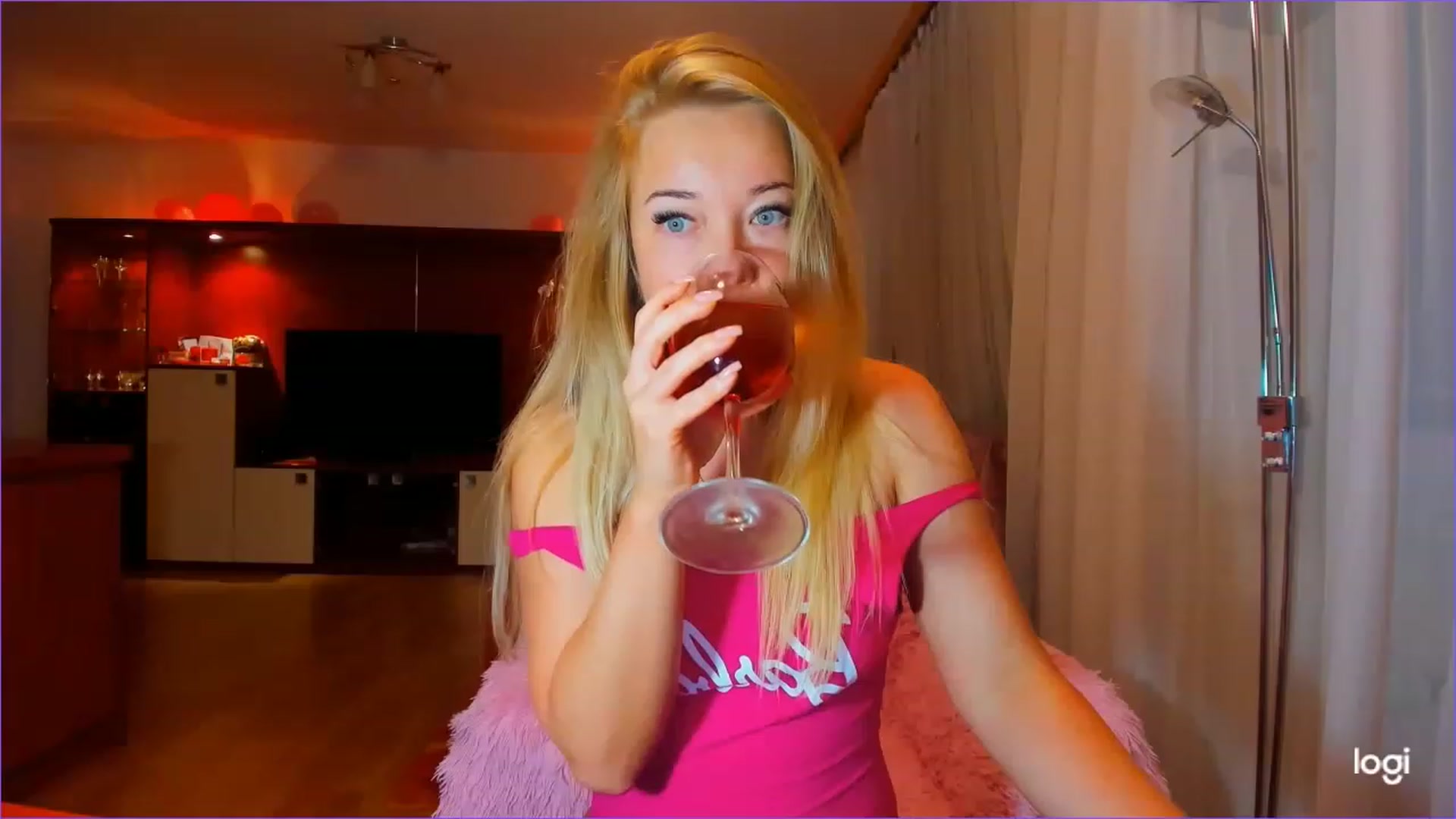 Gallery image thumbnail from FlamingoDream's myfreecams stream on, 06/01/2023, 23:24 image 8 of 20