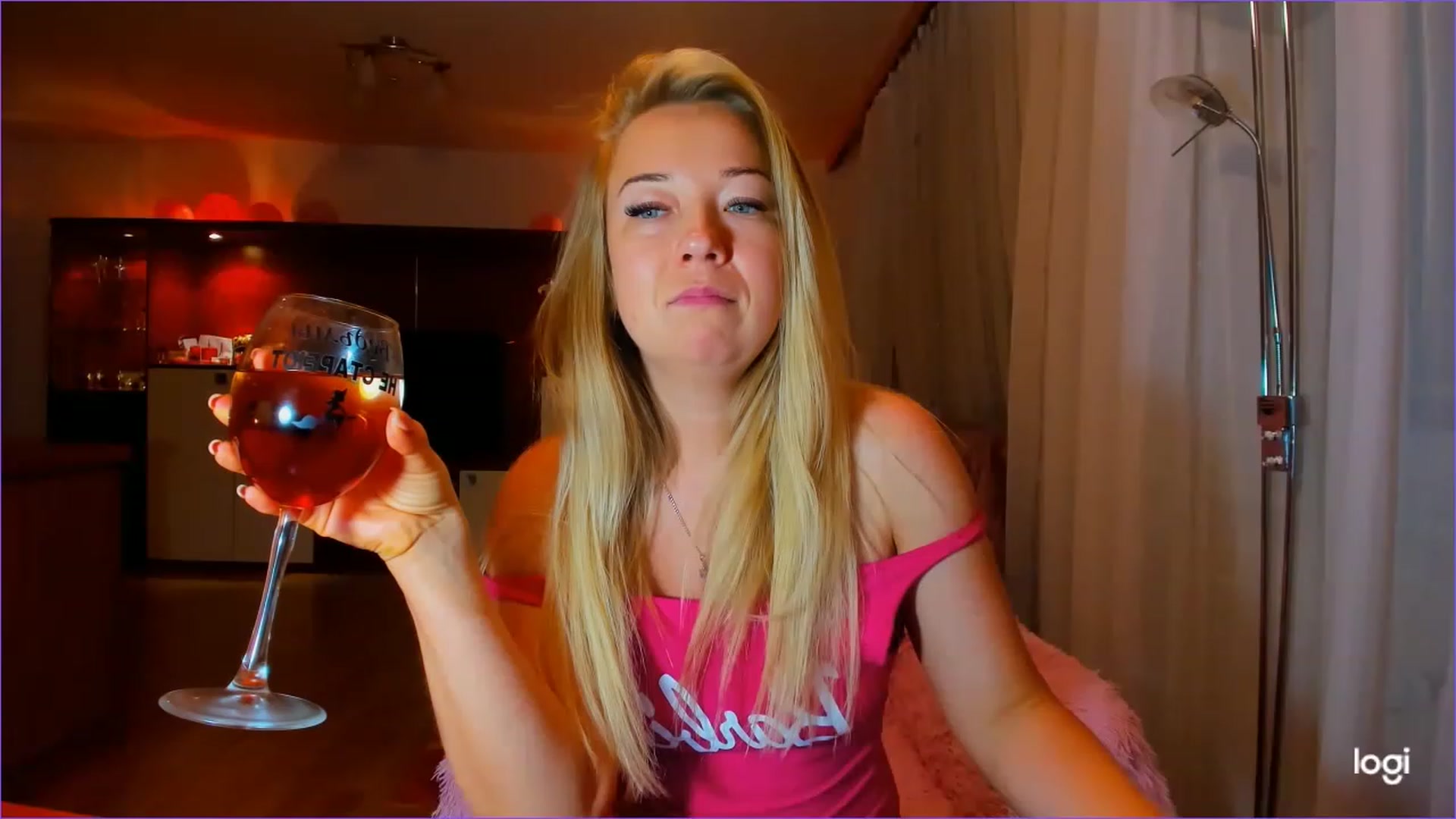Gallery image thumbnail from FlamingoDream's myfreecams stream on, 06/01/2023, 23:24 image 10 of 20