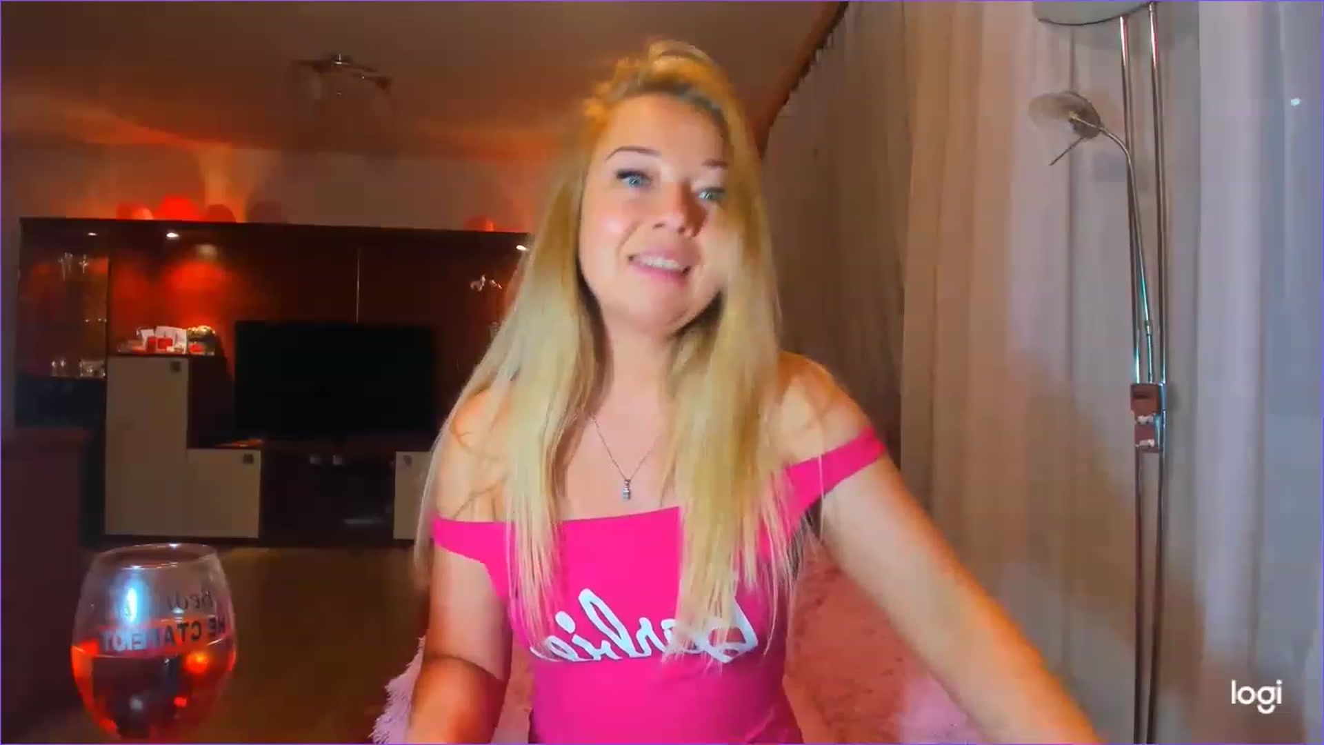 Gallery image thumbnail from FlamingoDream's myfreecams stream on, 06/01/2023, 23:24 image 17 of 20