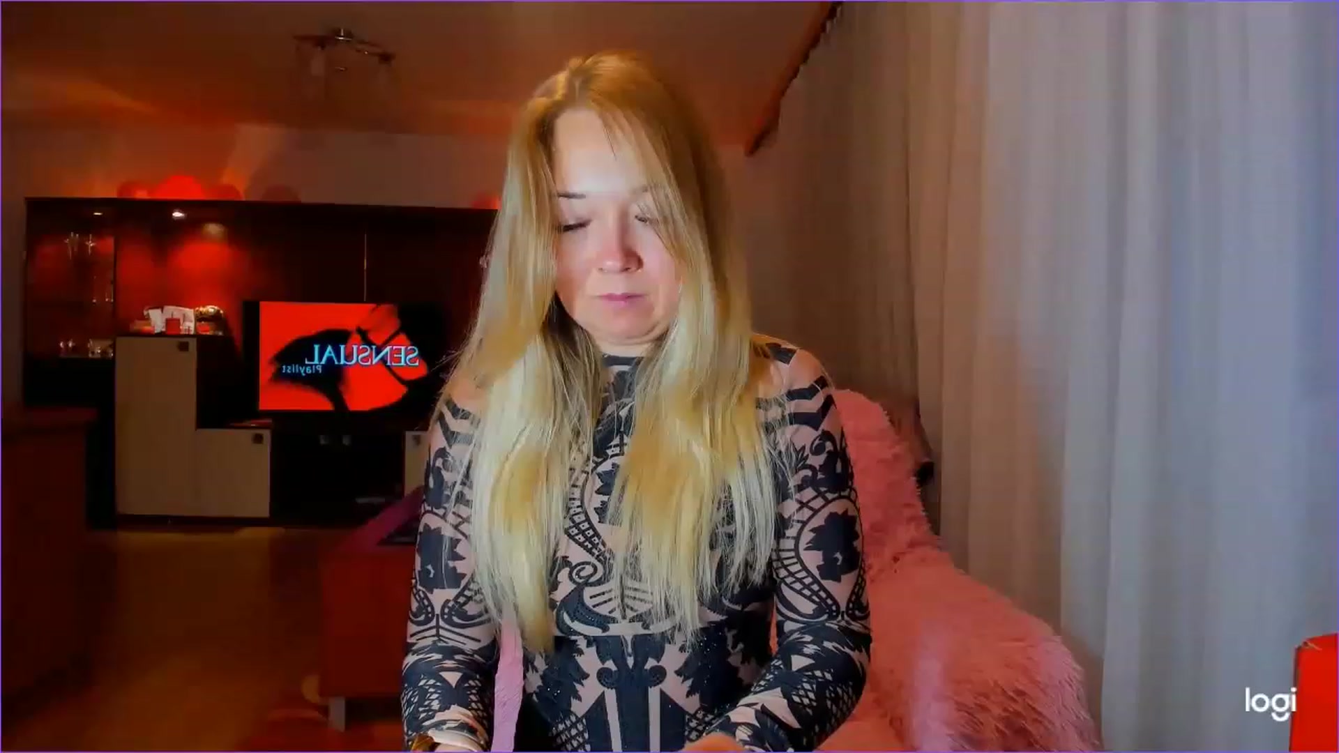 Gallery image thumbnail from FlamingoDream's myfreecams stream on, 06/06/2023, 24:18 image 18 of 20